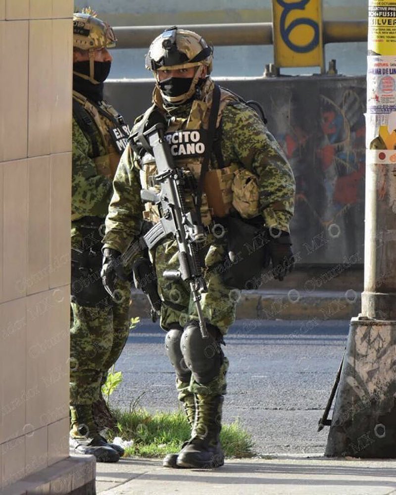 Mexican Army Special Reaction Force (FER) operators carrying out a high priority operation in