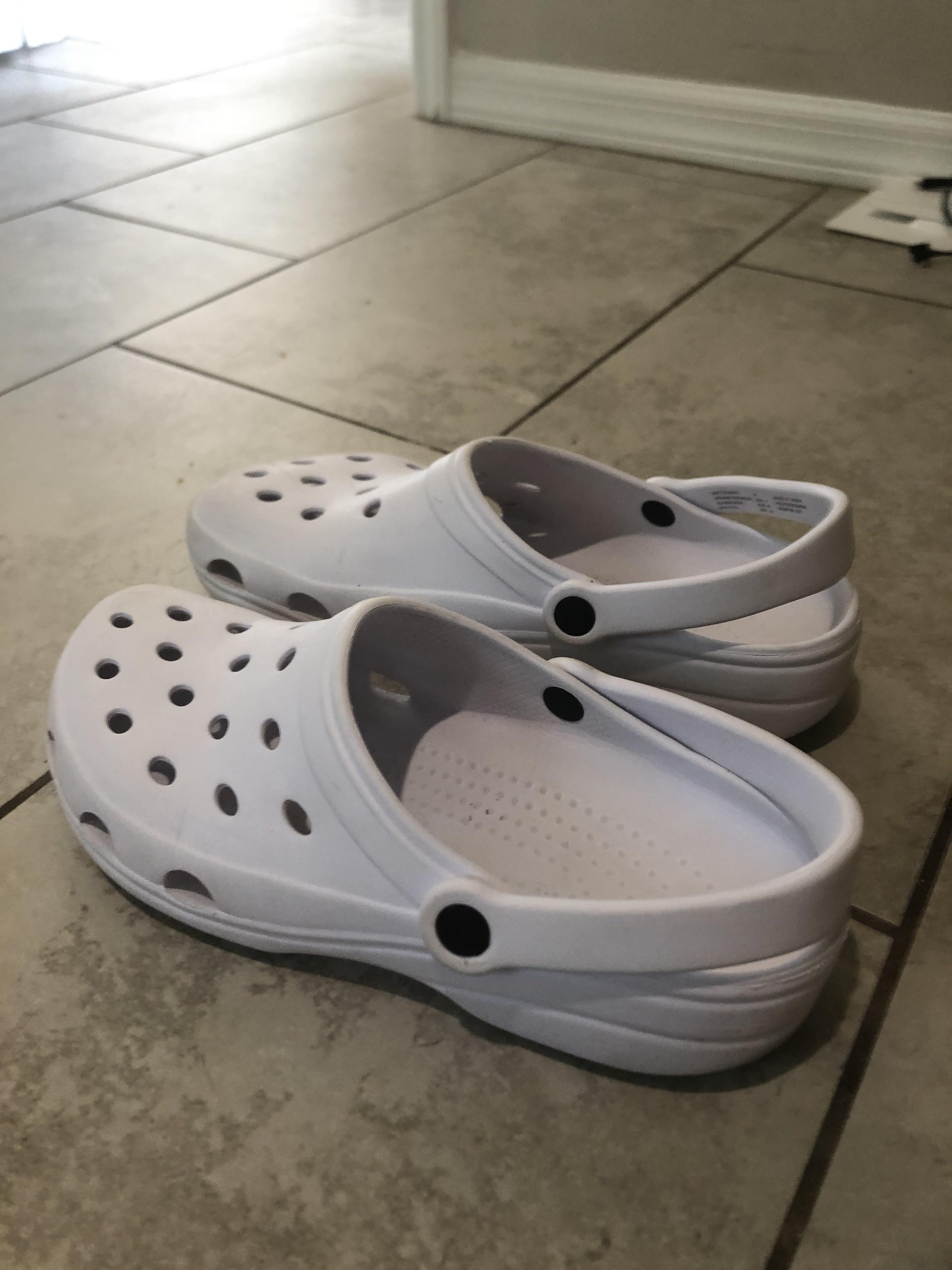 Total 97+ imagen fake crocs shoes Abzlocal.mx