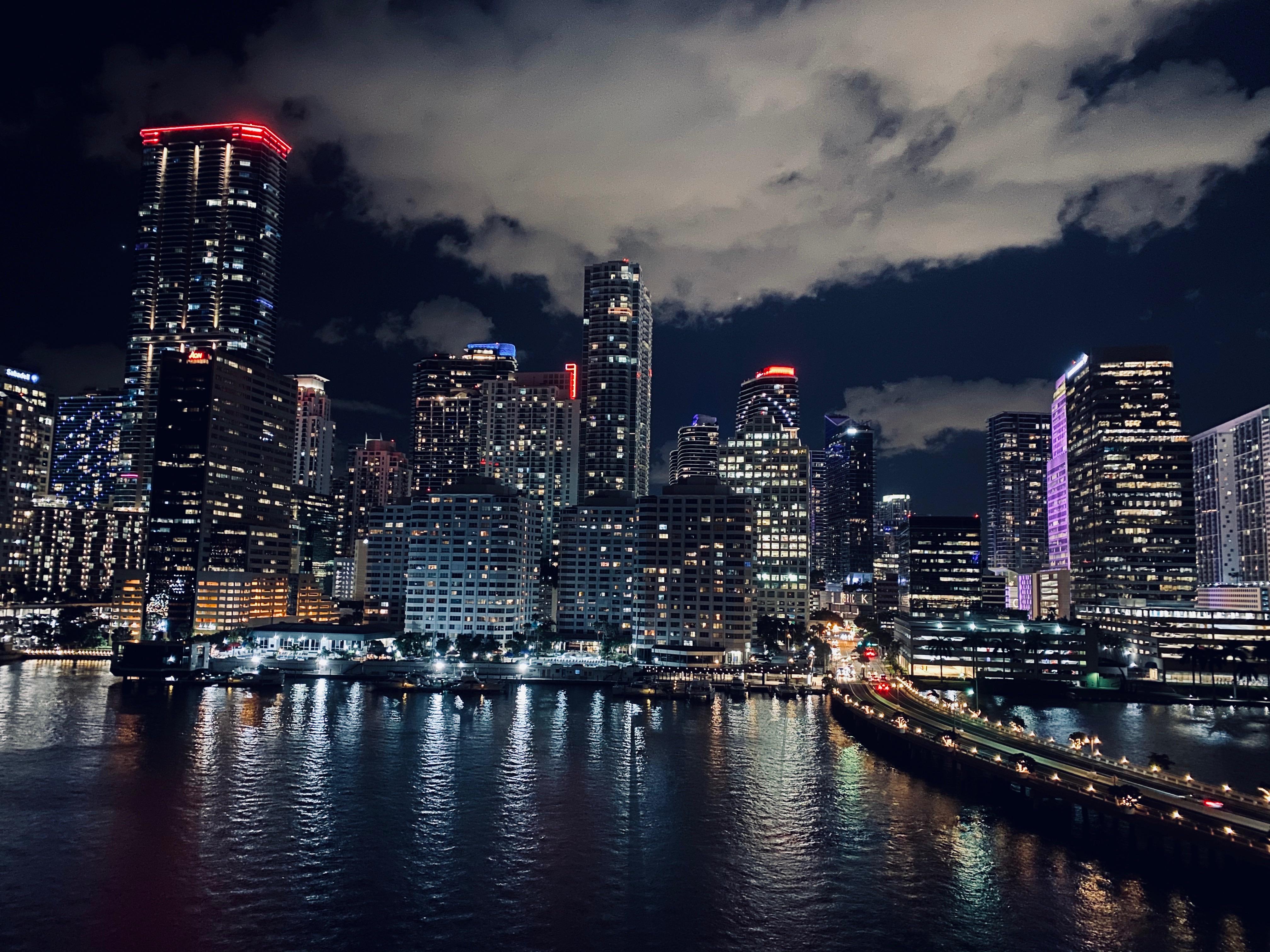 Miami looking like Gotham City r/CityPorn