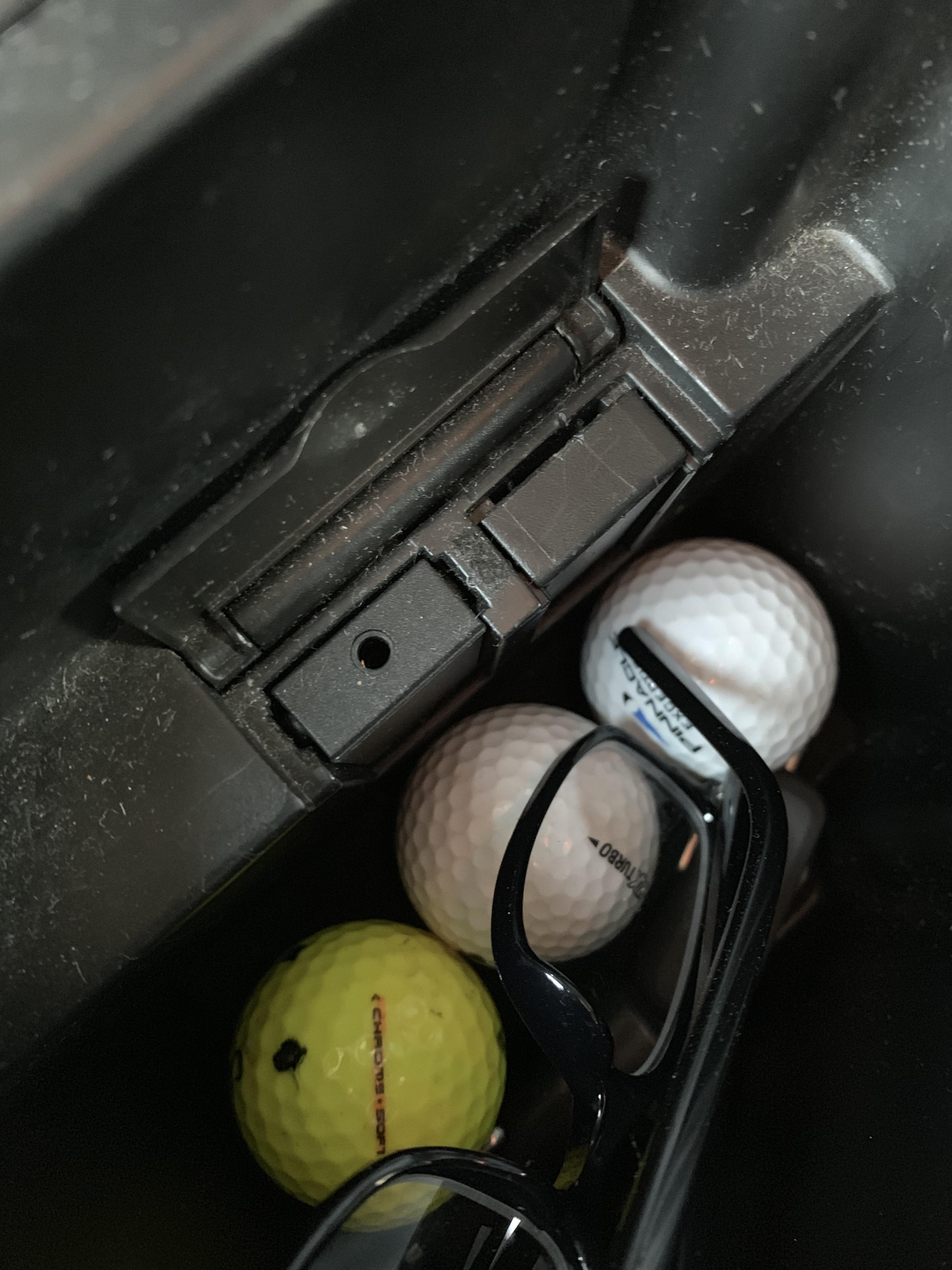 There’s no USB port in my 2013 LT is there supposed to be? r/cruze