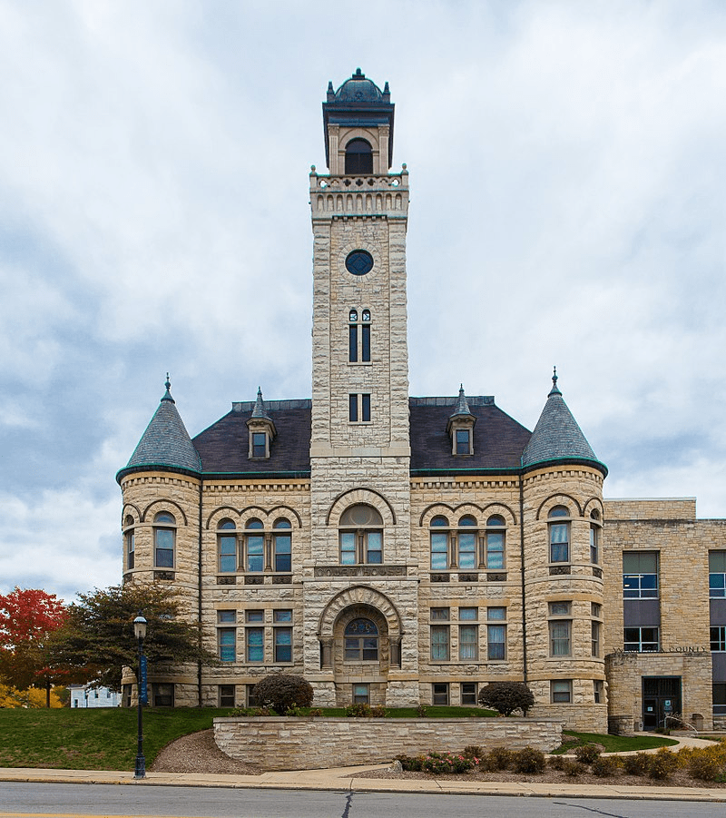 Old Waukesha County Courthouse, Wisconsin, America r/ArchitecturalRevival