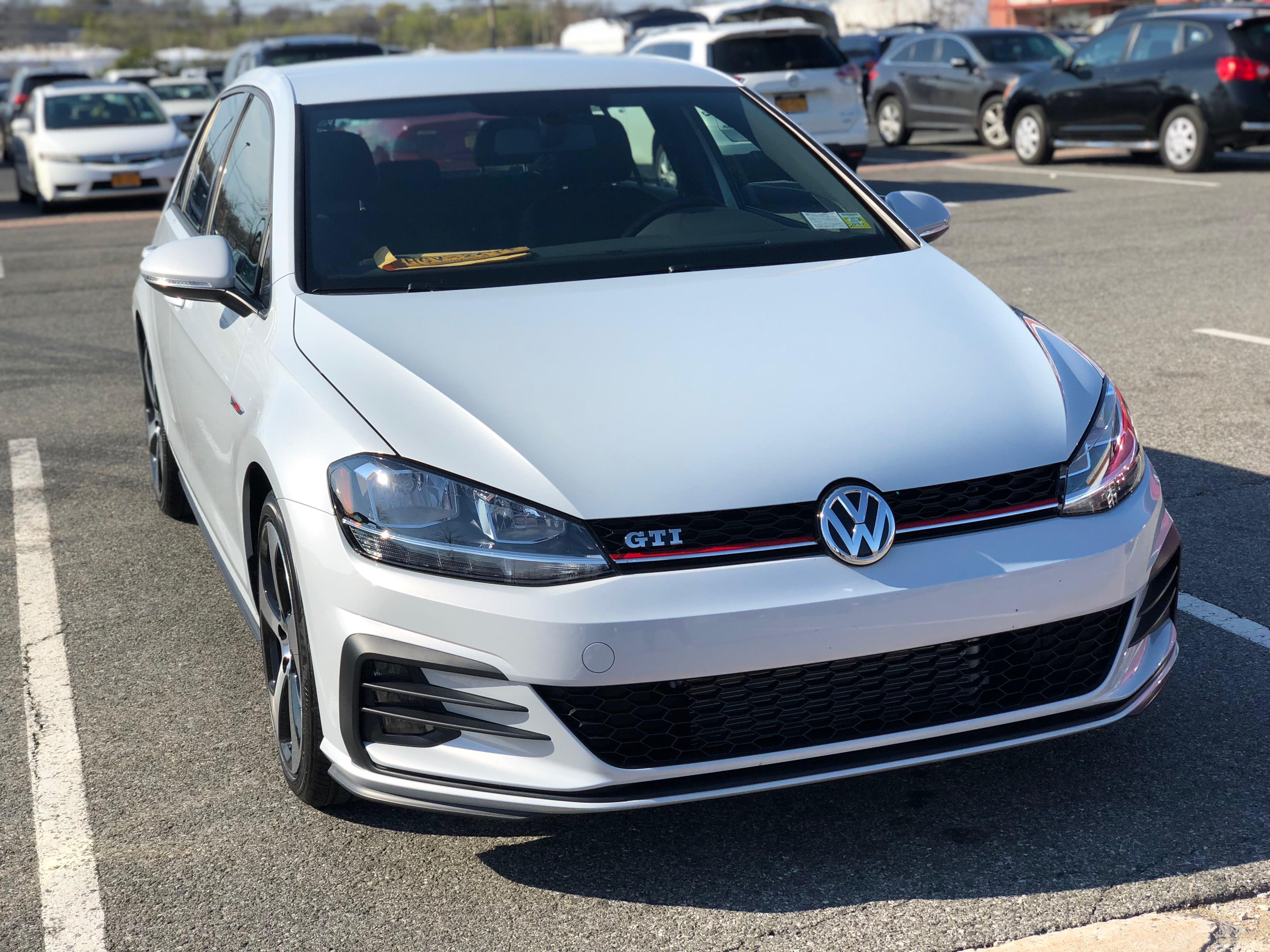 My new 2018 white silver metallic GTI 6M!!! r/GolfGTI