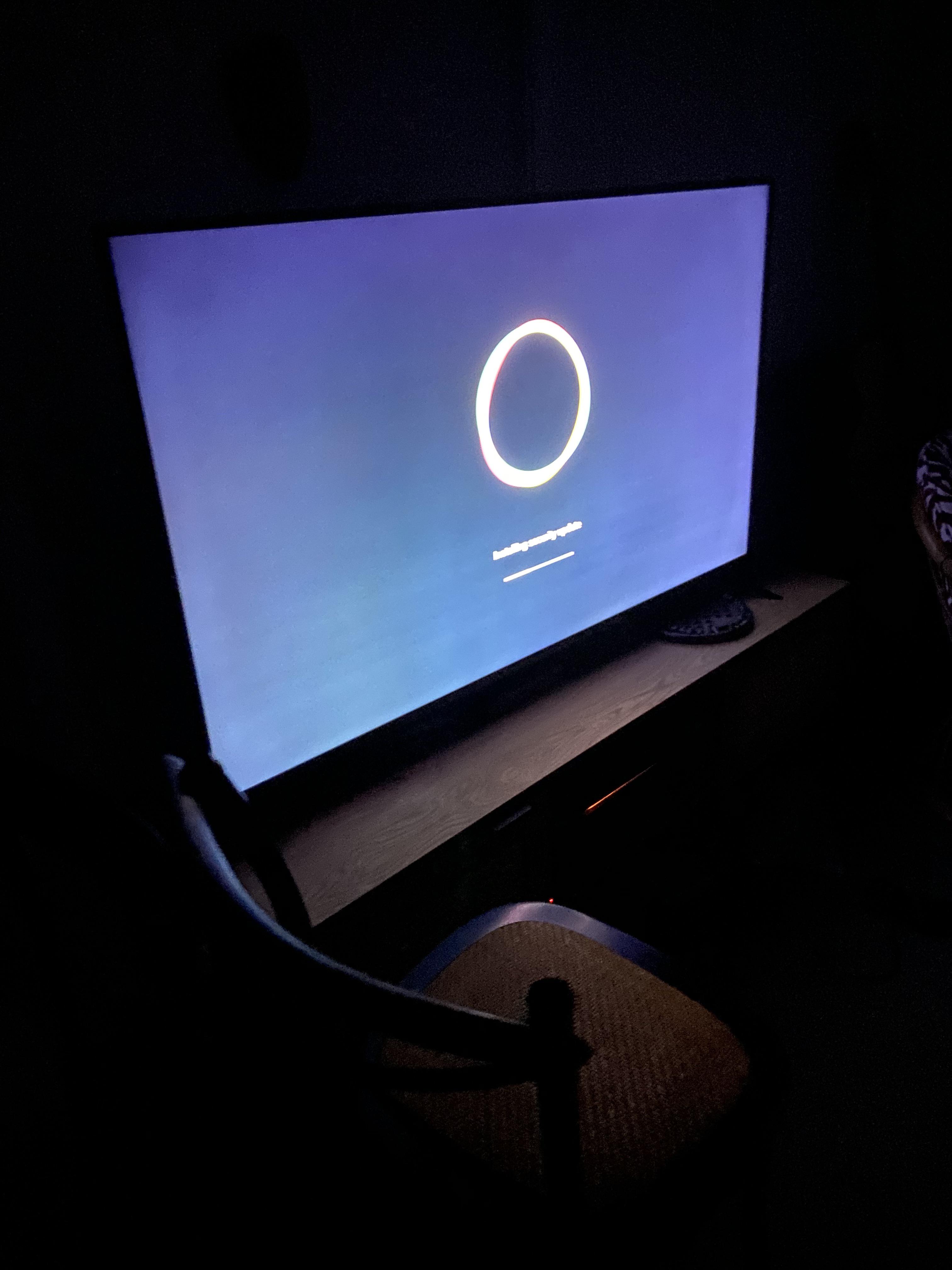 TV turned itself on at 3am to ‘update’. This was the loading screen. r/oddlyterrifying