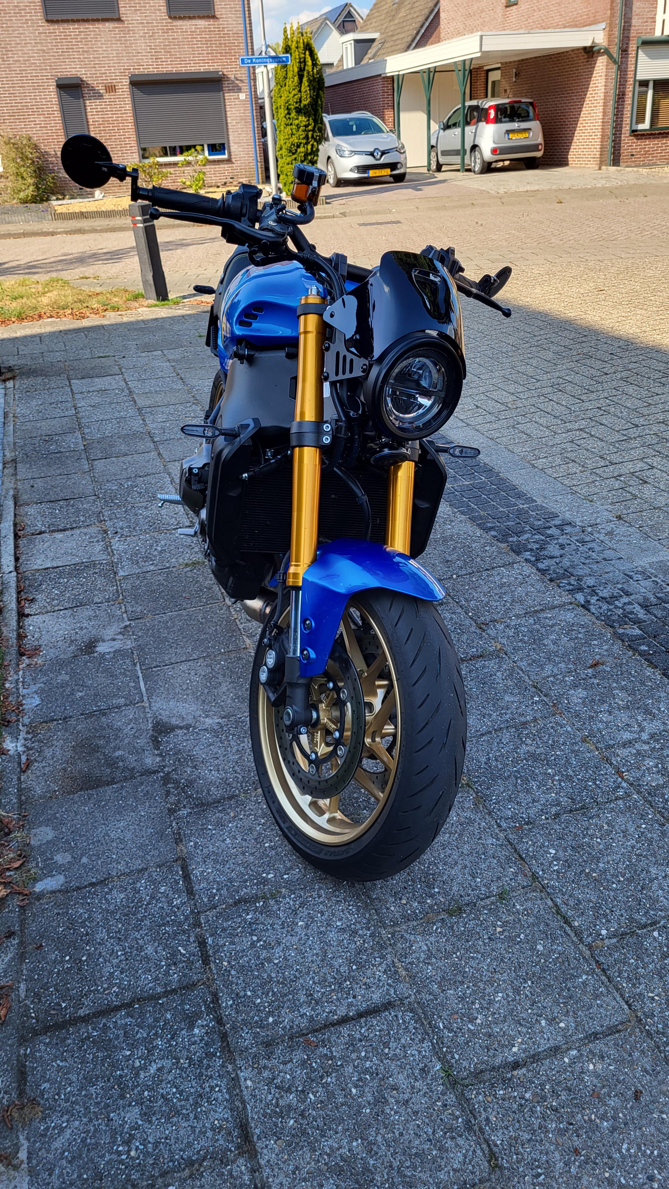 XSR900 2022. Added a windshield and some CNC foldable mirrors. r/Yamaha