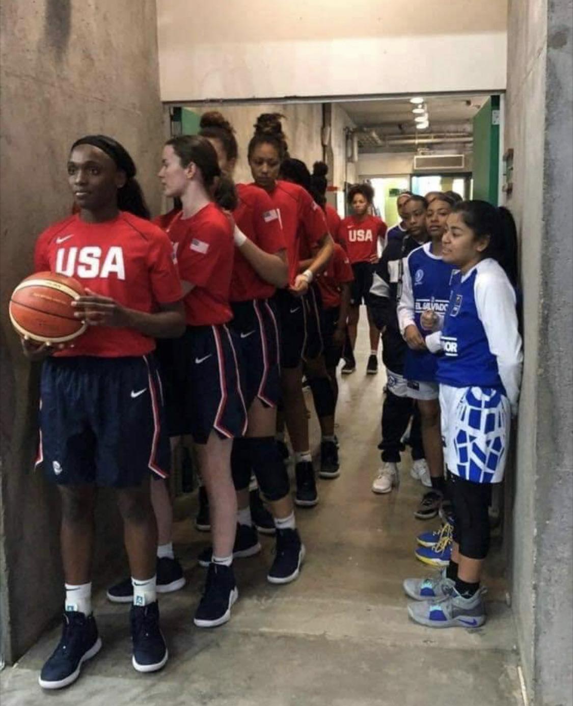U16 USA Basketball vs U16 El Salvador. Final score 11419. r/pics