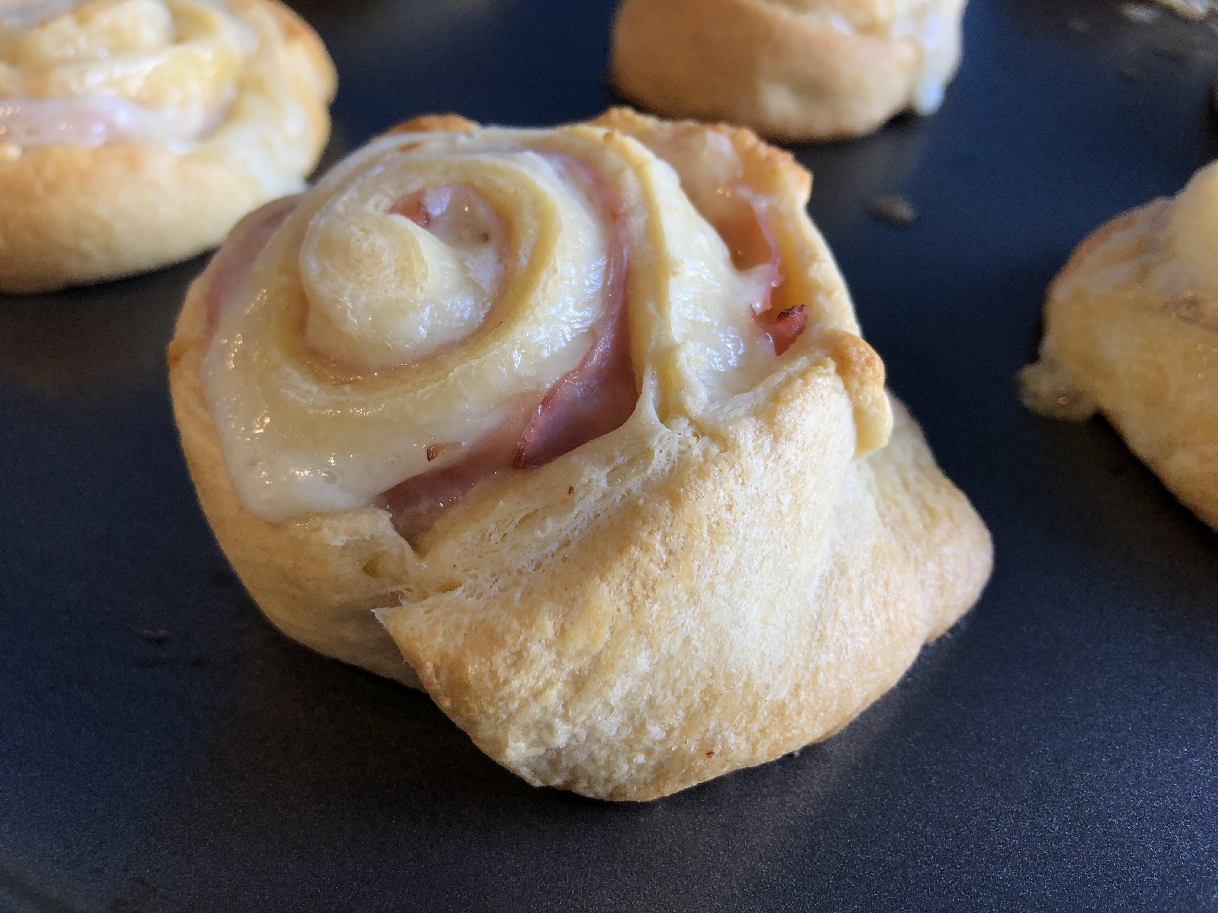 [homemade] Ham and swiss cheese rolls. r/food