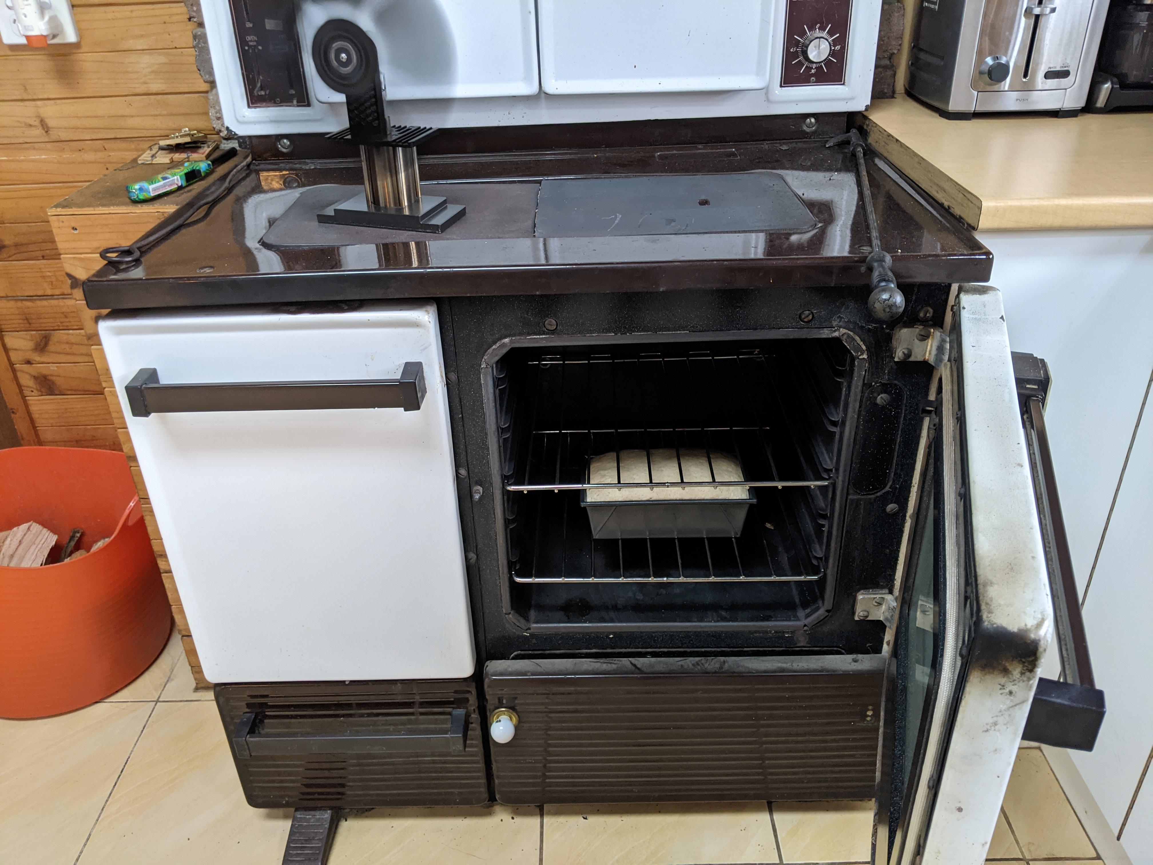 Bread in the combustion stove, heating the house and water tank