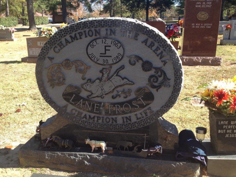 Grave of famous bull rider Lane Frost in Hugo, OK r/CemeteryPorn