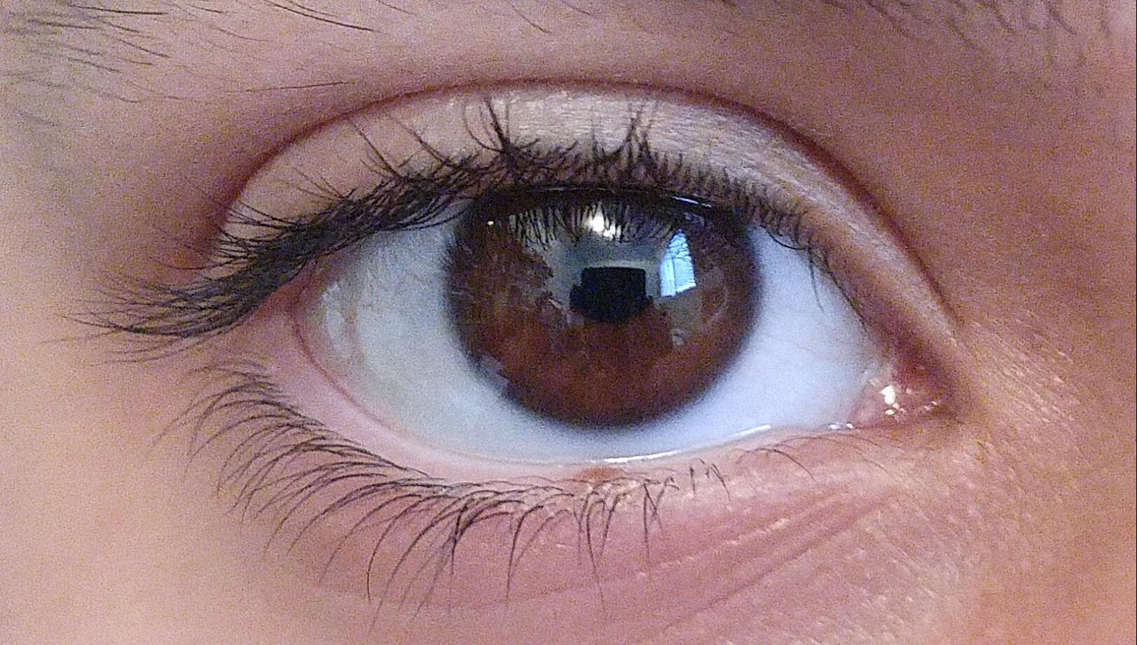 My eyes reflect the background too much but you can see the pointed end