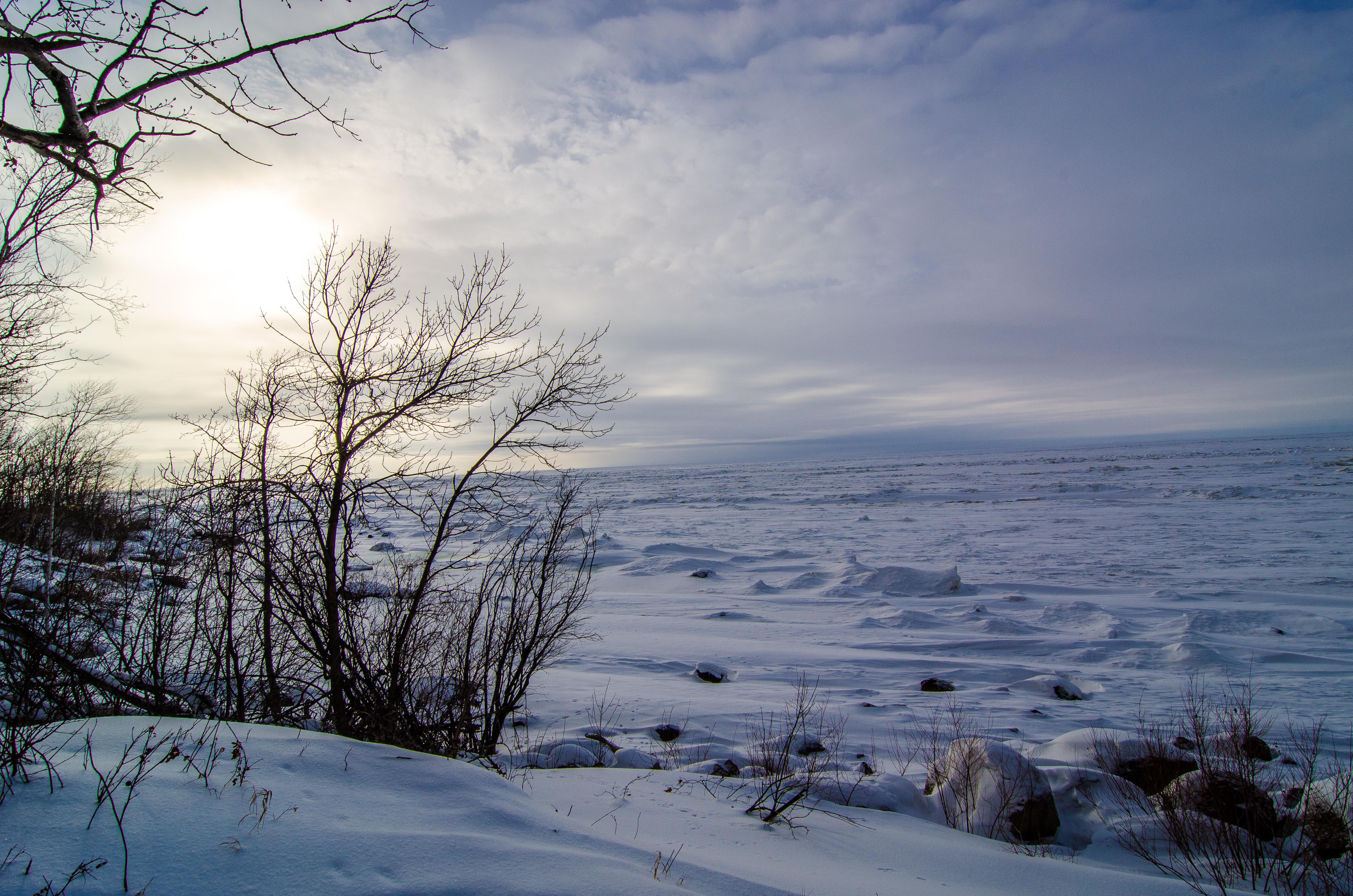 Lake Winnipeg in Winter [4928x3264][OC] r/EarthPorn