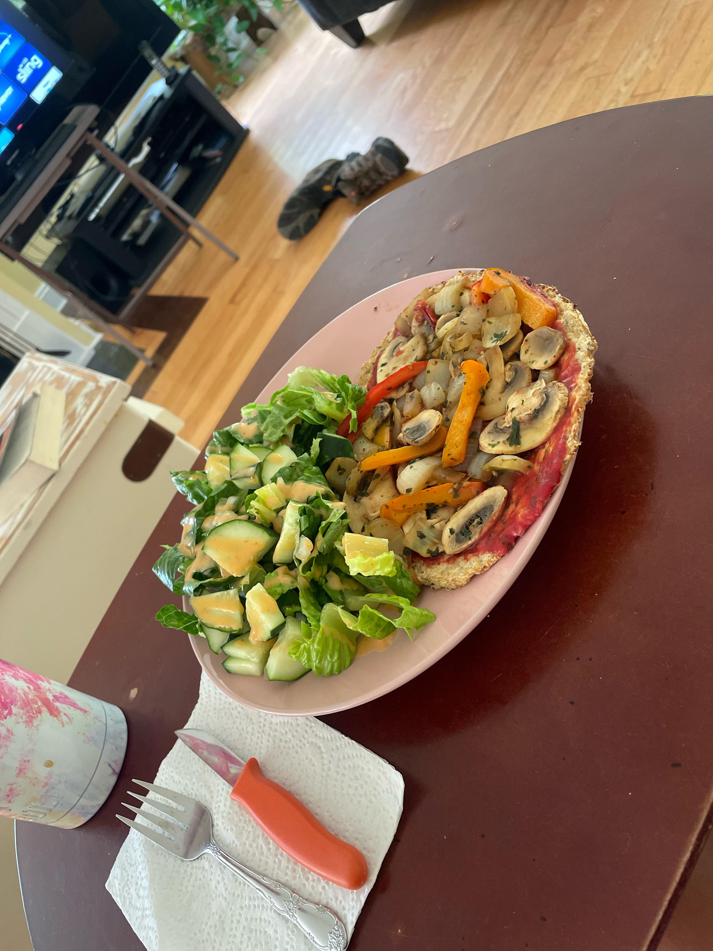 Cauliflower + Oat fiber Pizza crust with roasted veggies. 1200isplenty