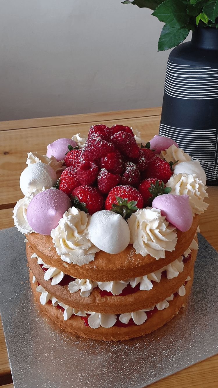 Three layered Victoria sponge cake CakePorn