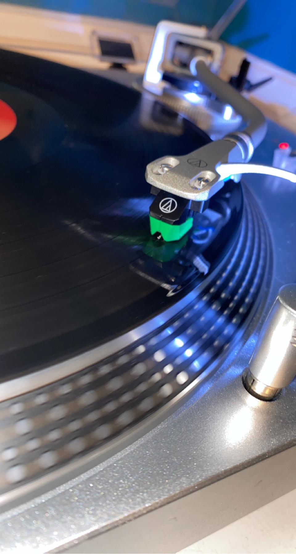 Is my needle broken I’m not sure if it’s meant to sit like this and I