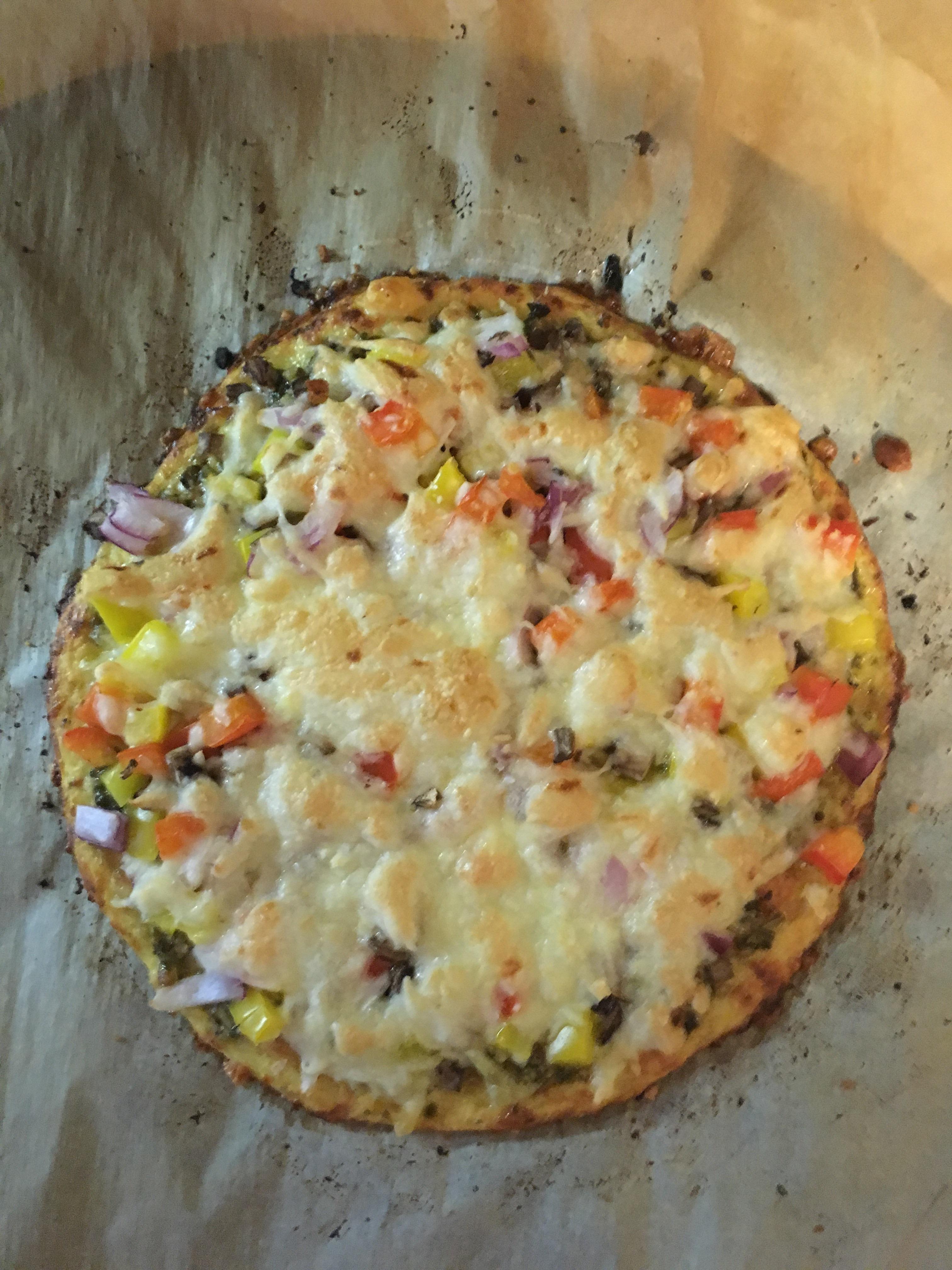 [Homemade] Cauliflower crust pizza topped with pesto, peppers