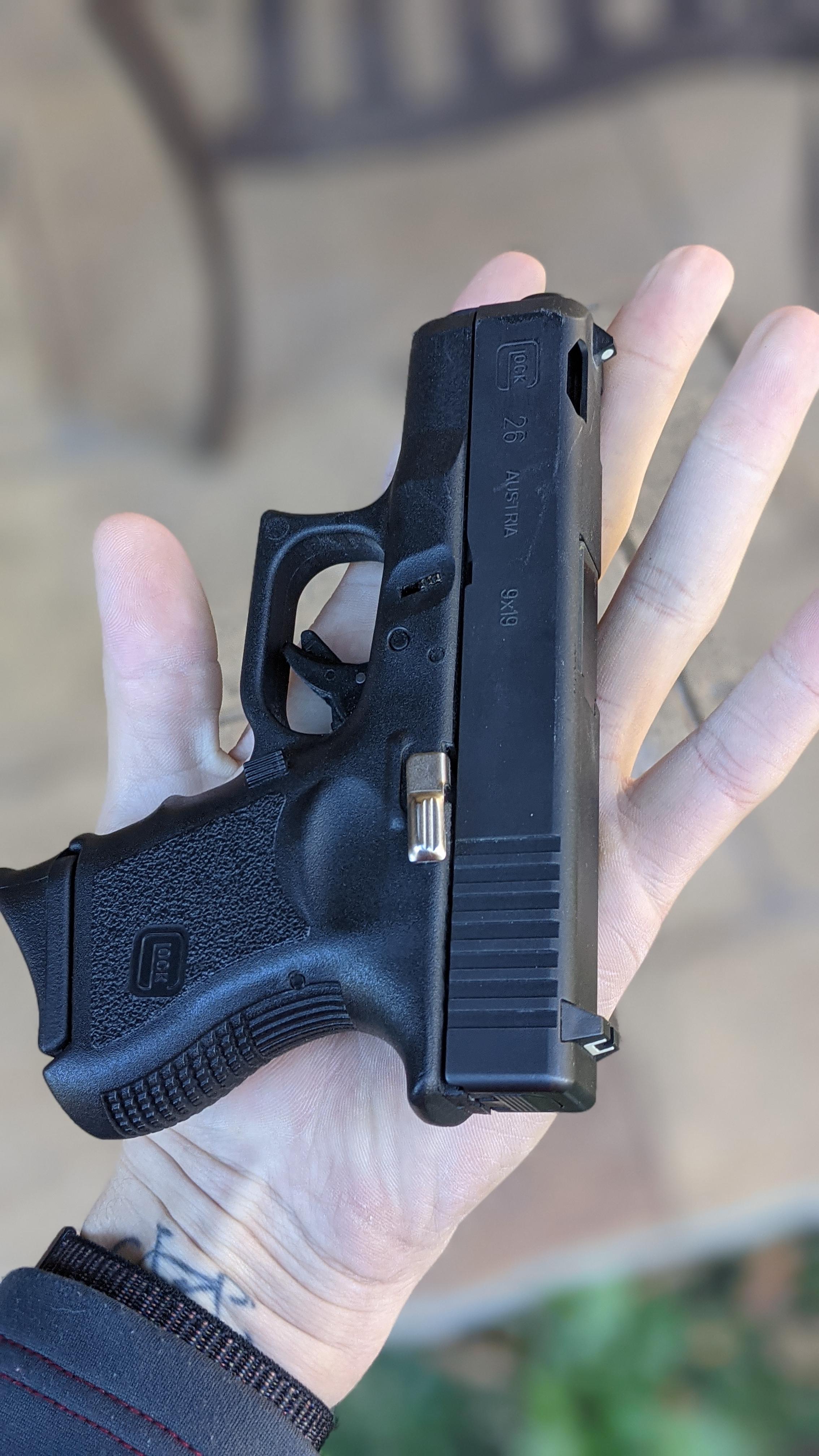 Everytime I pick up this lil buddy I fall in love Again. This Glock 26