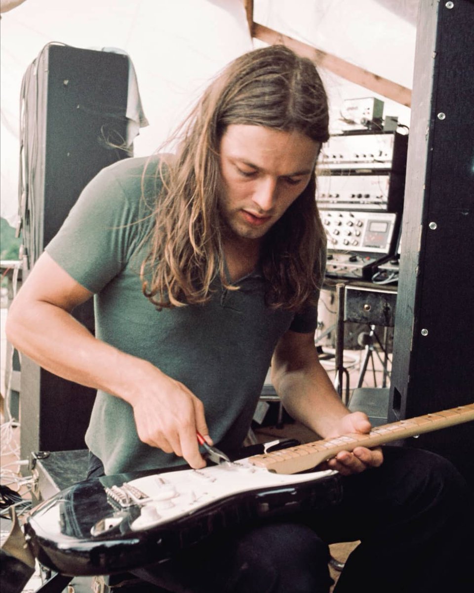 David Gilmour from Pink Floyd in 1971 r/OldSchoolCool