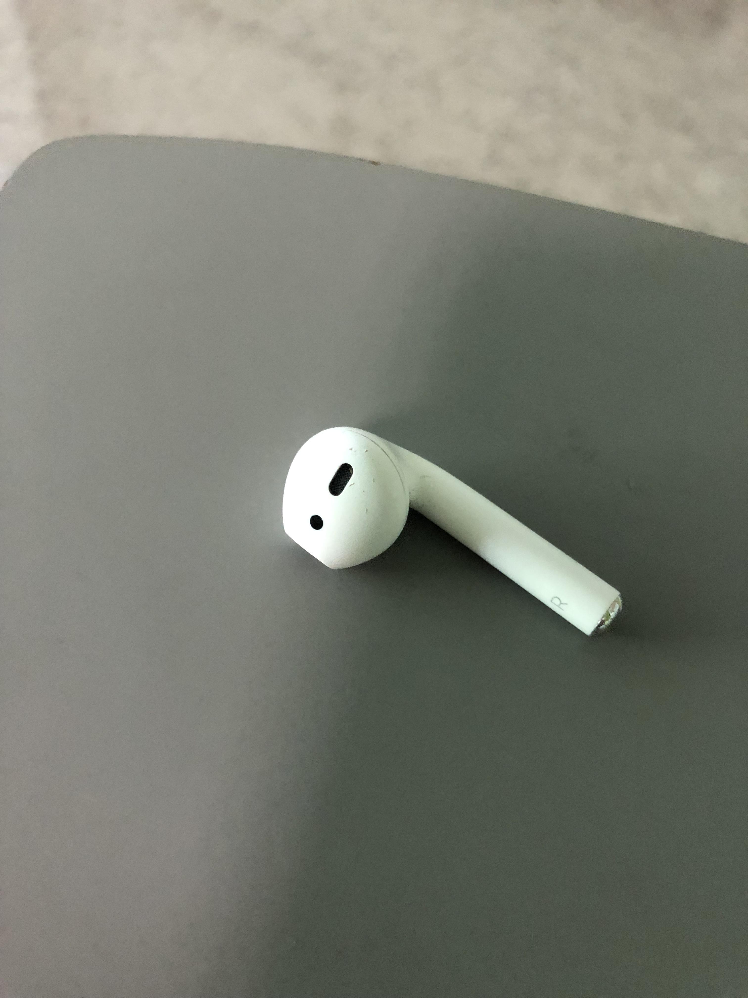 Found AirPod in bathroom! r/CSULB
