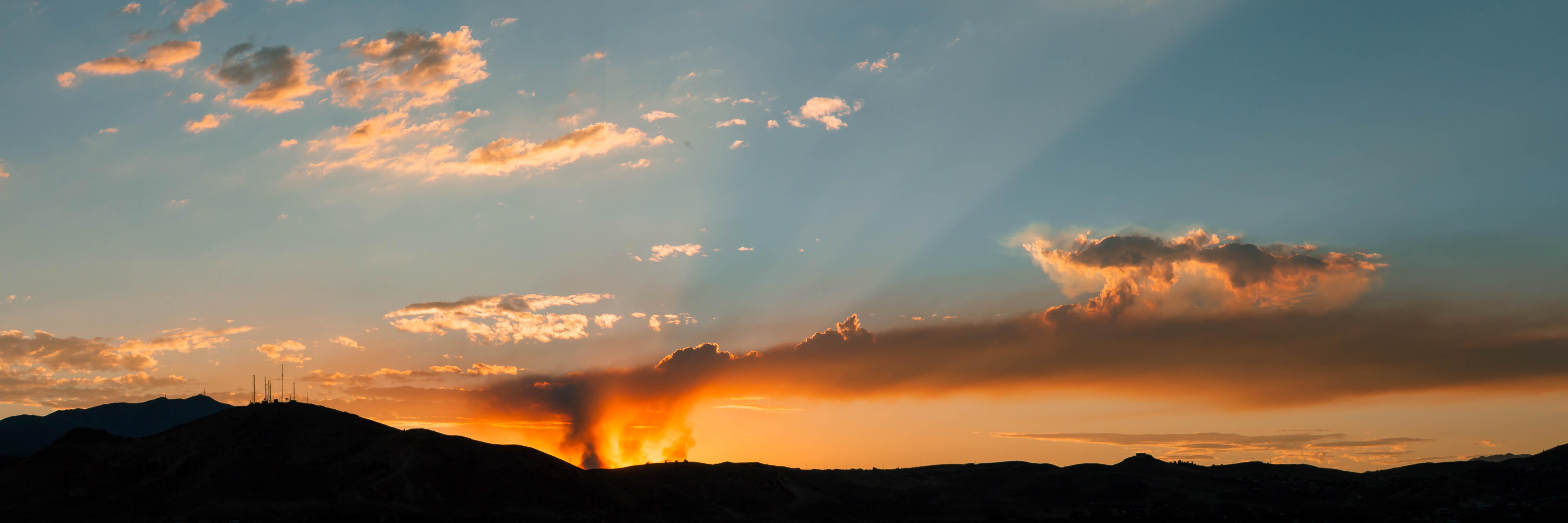 Sunset past the fire near Loyalton r/Reno