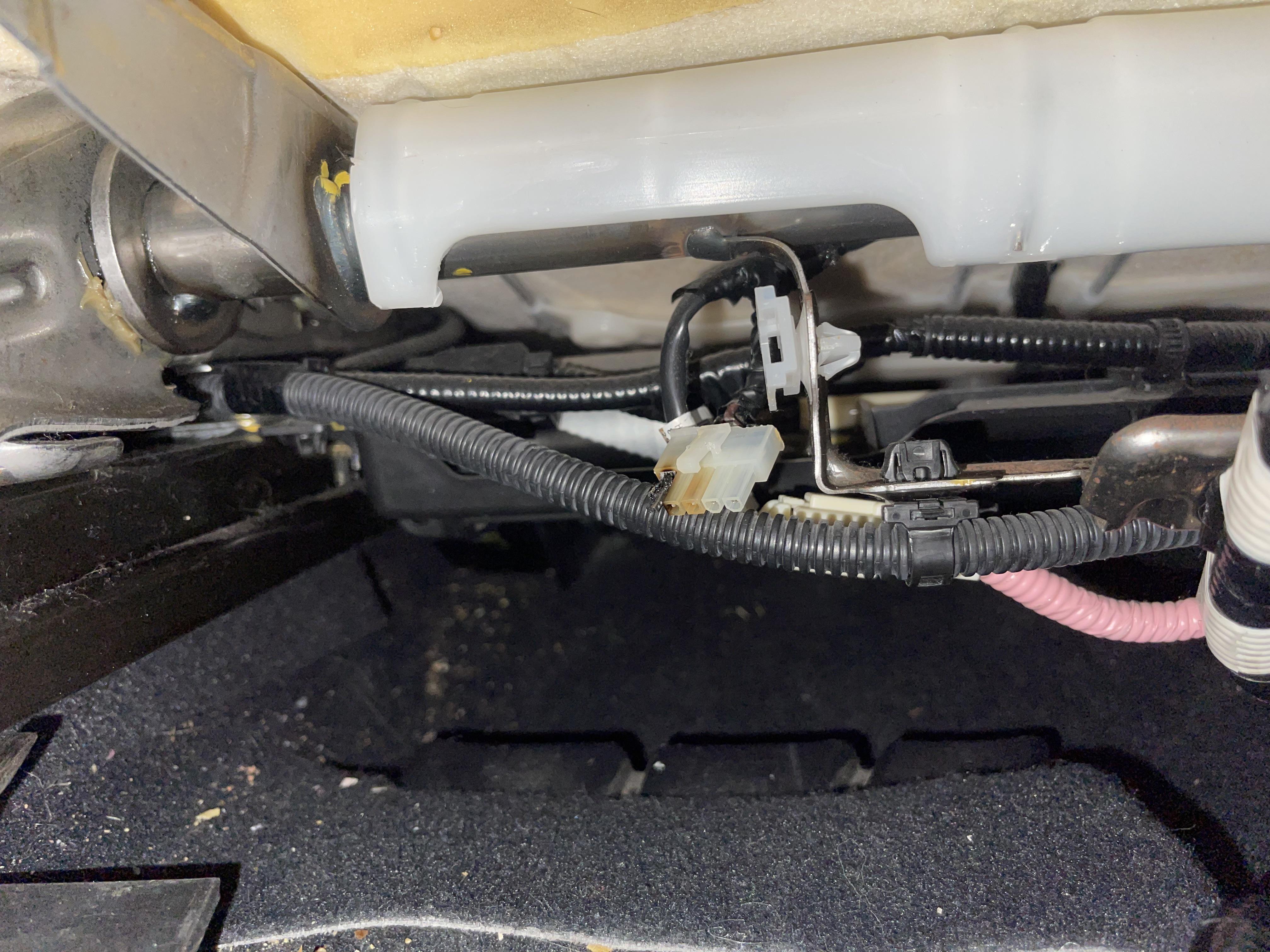 Introducir 72+ imagen jeep wrangler heated seat module location