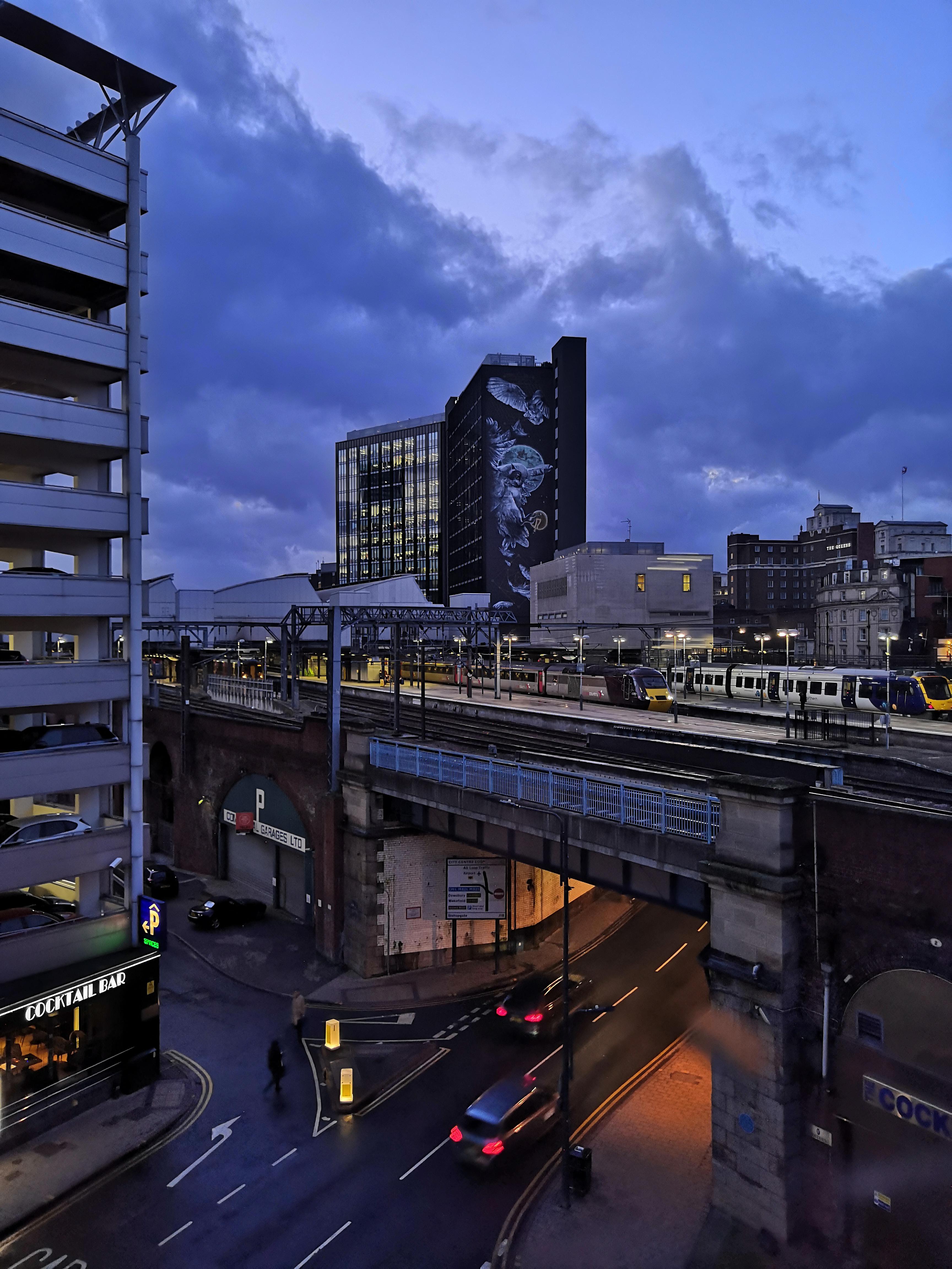 Dusk in Leeds, England 😍 r/CLOUDS