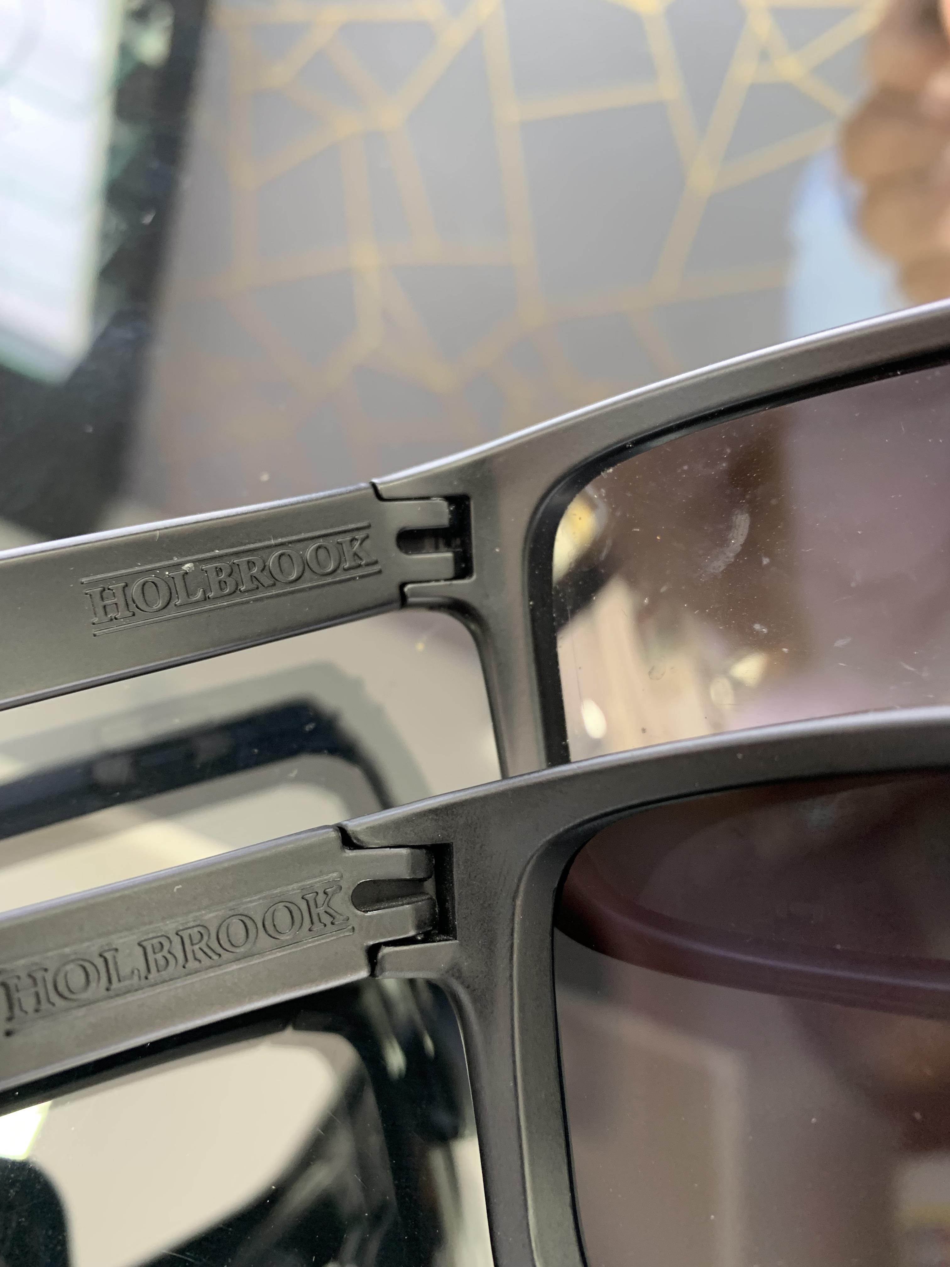 Aprender acerca 55+ imagen oakley holbrook real vs fake Abzlocal.mx