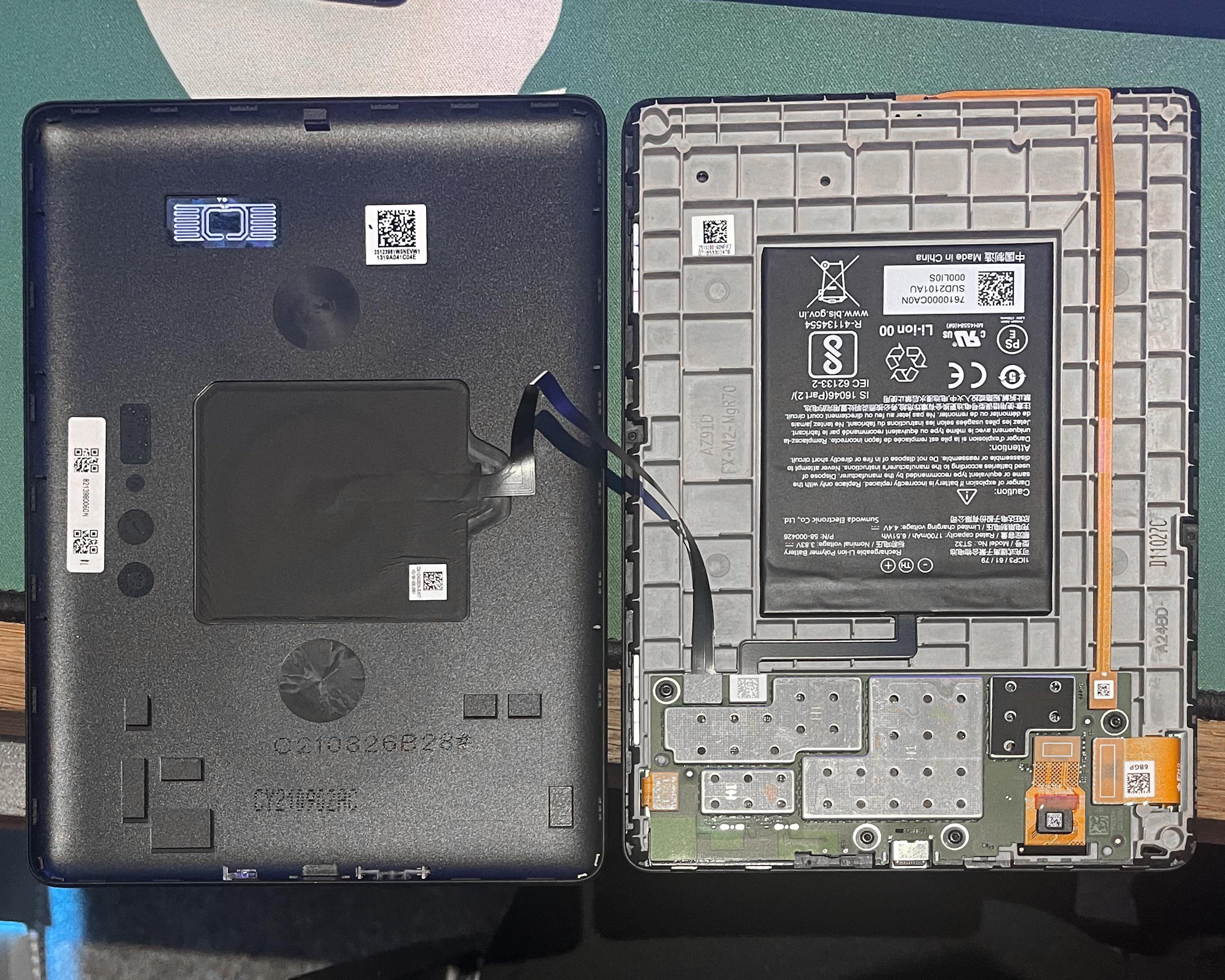 A look inside a Signature Edition Paperwhite. The battery appears easy