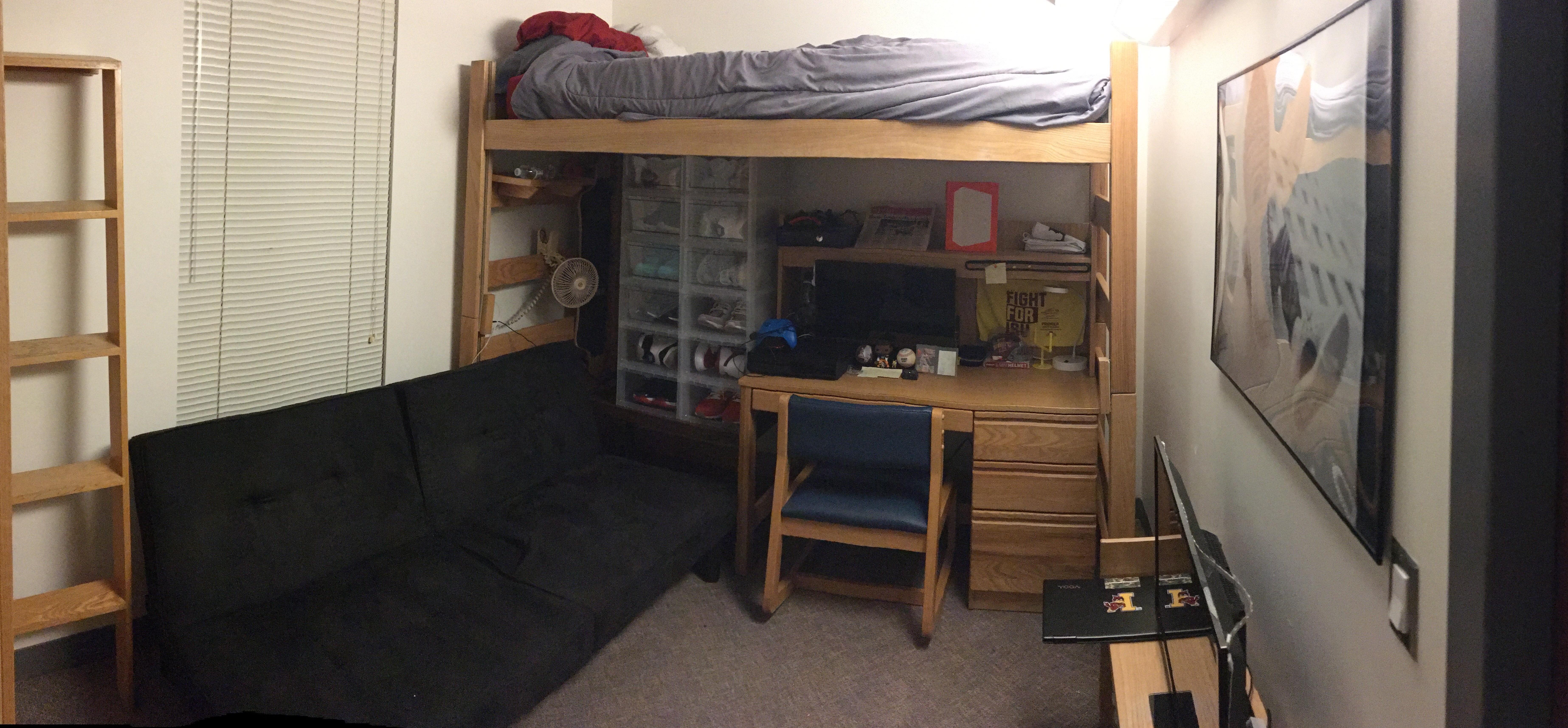 Dorm Room in Iowa r/AmateurRoomPorn