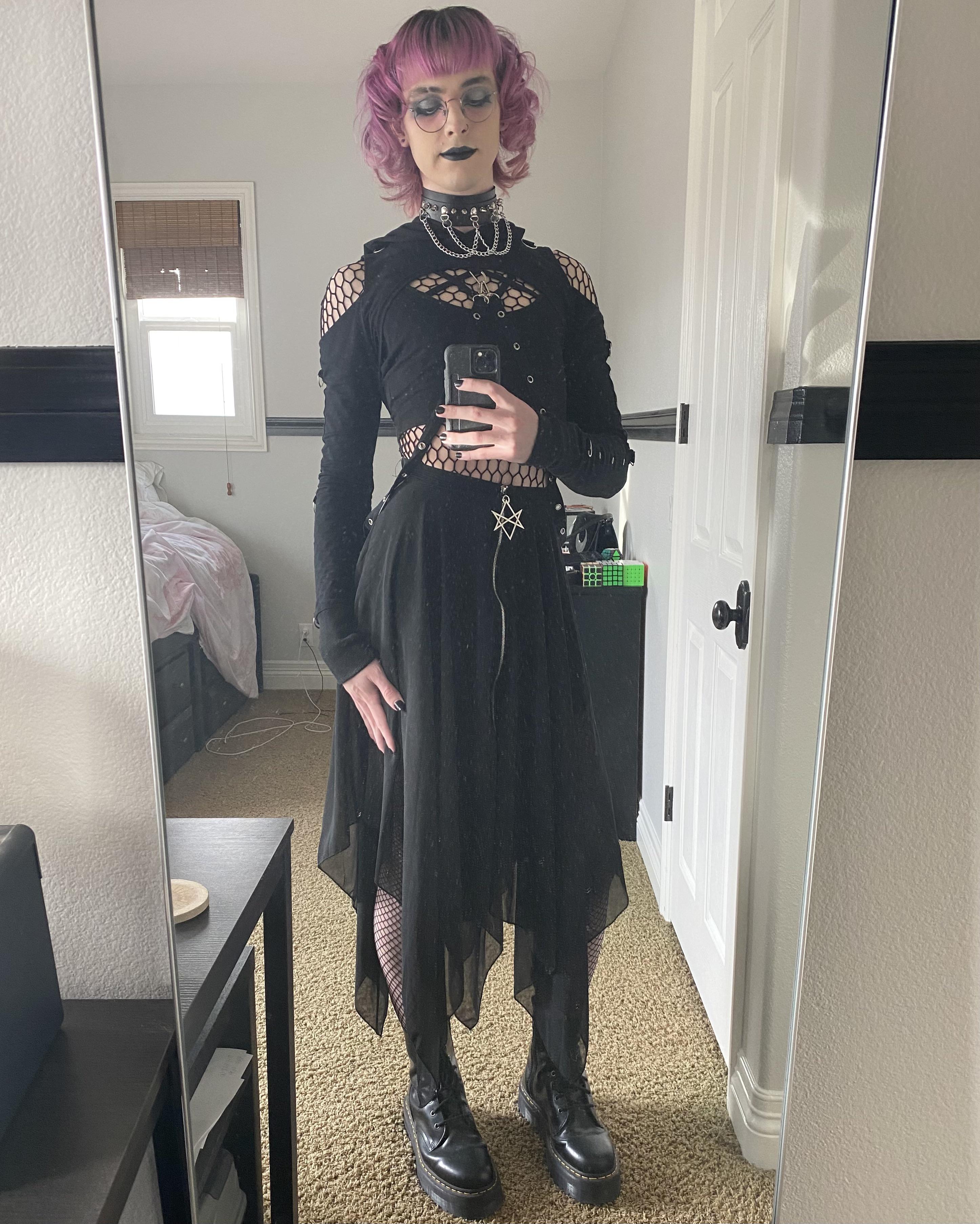 The goth femboy returns 🖤 : GothStyle