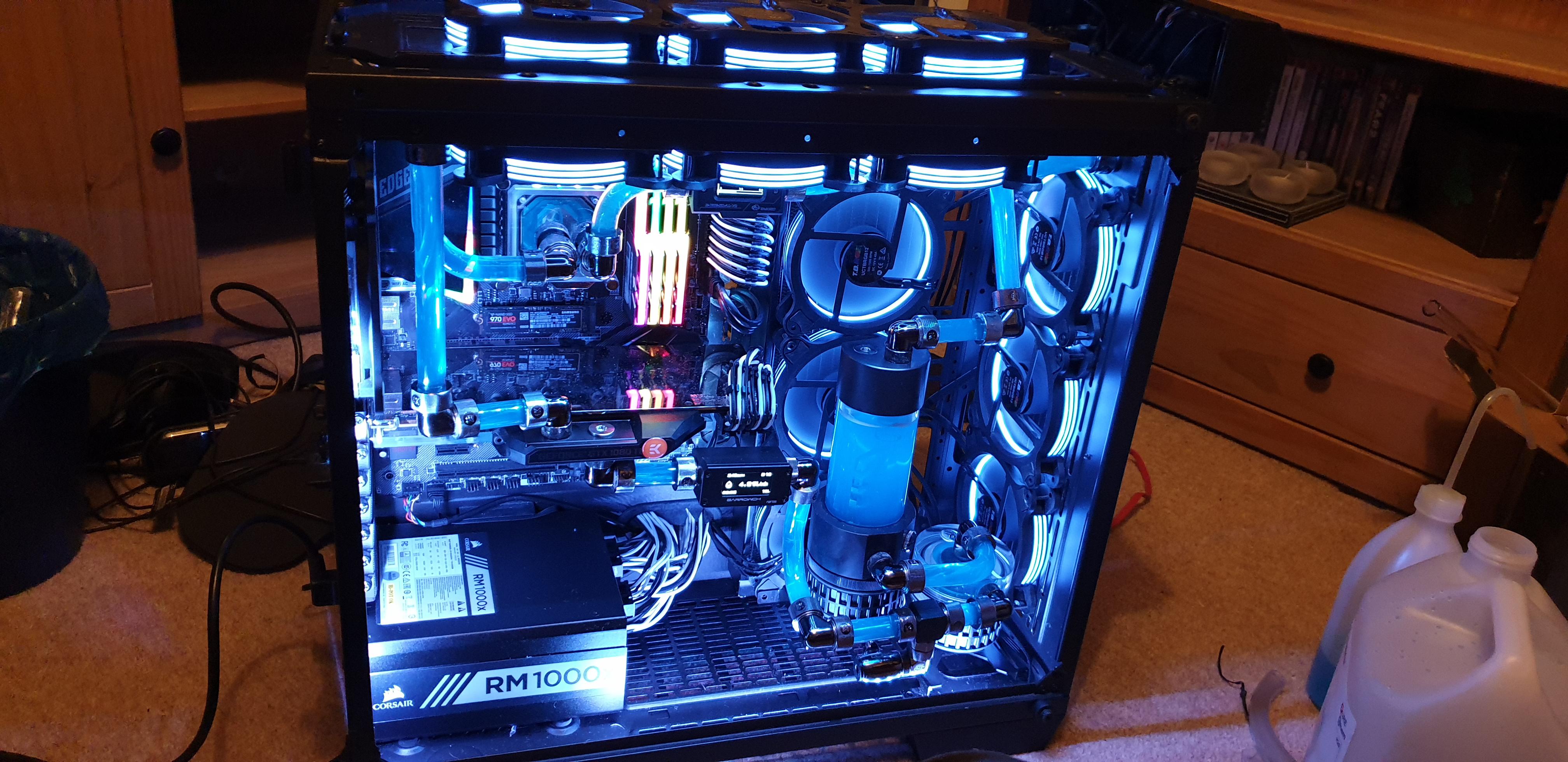 Not finished, but thermaltake view 71, 3x360mm radiadors, dual d5 pumps