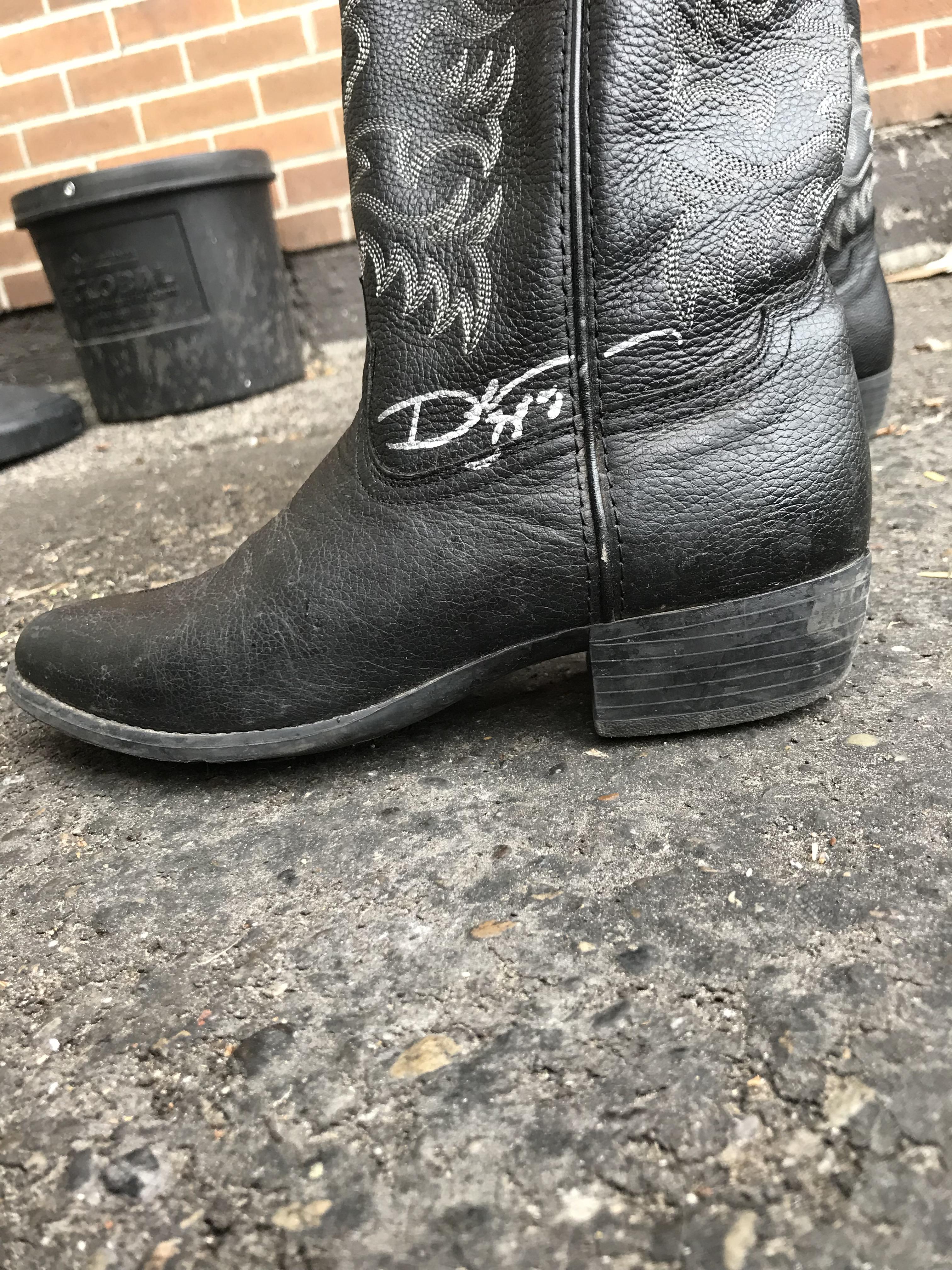 Value village find, anyone know who’s signature if anyone special? r