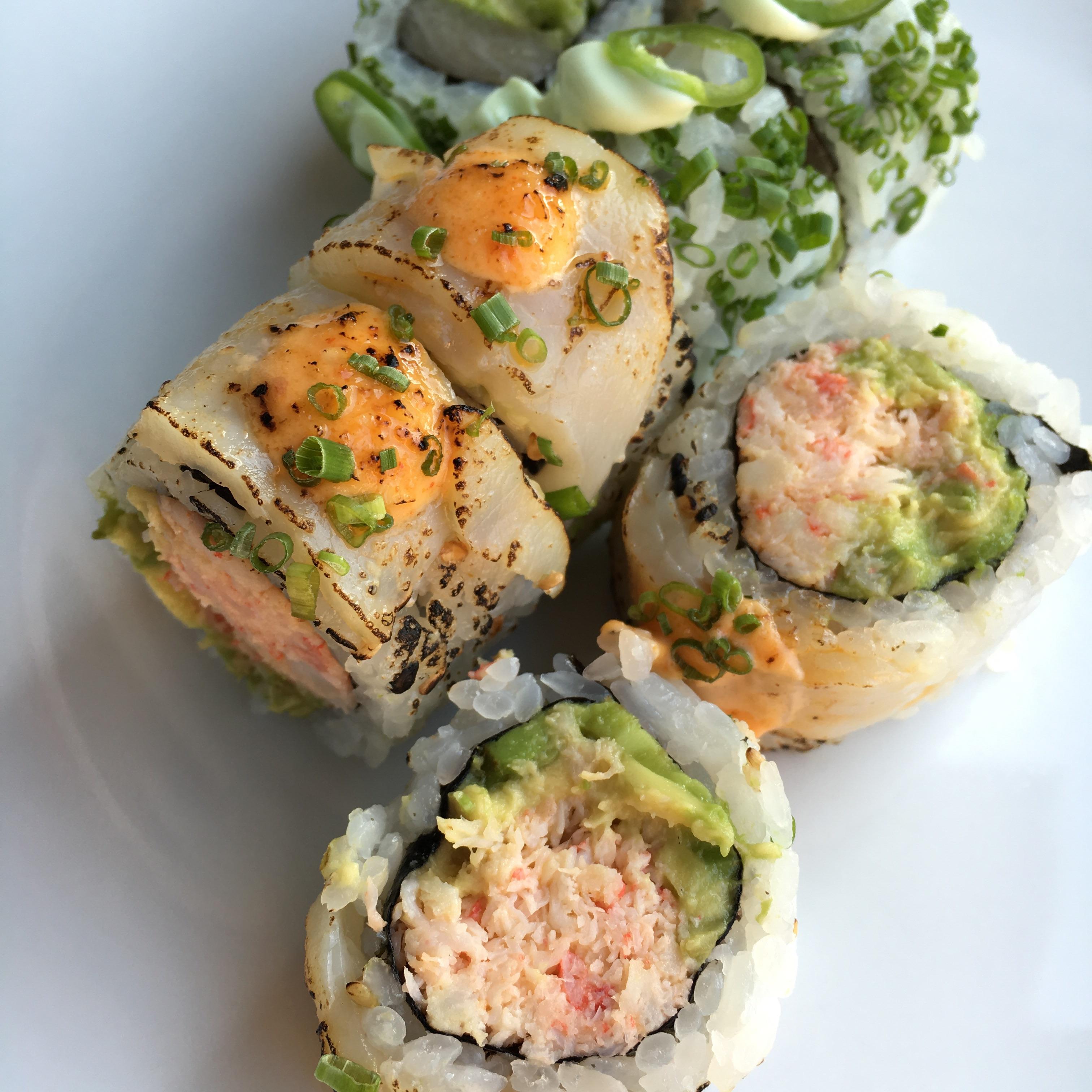 [I Ate] Dynamite Scallop Roll Seared Scallops And Spicy Mayo on top