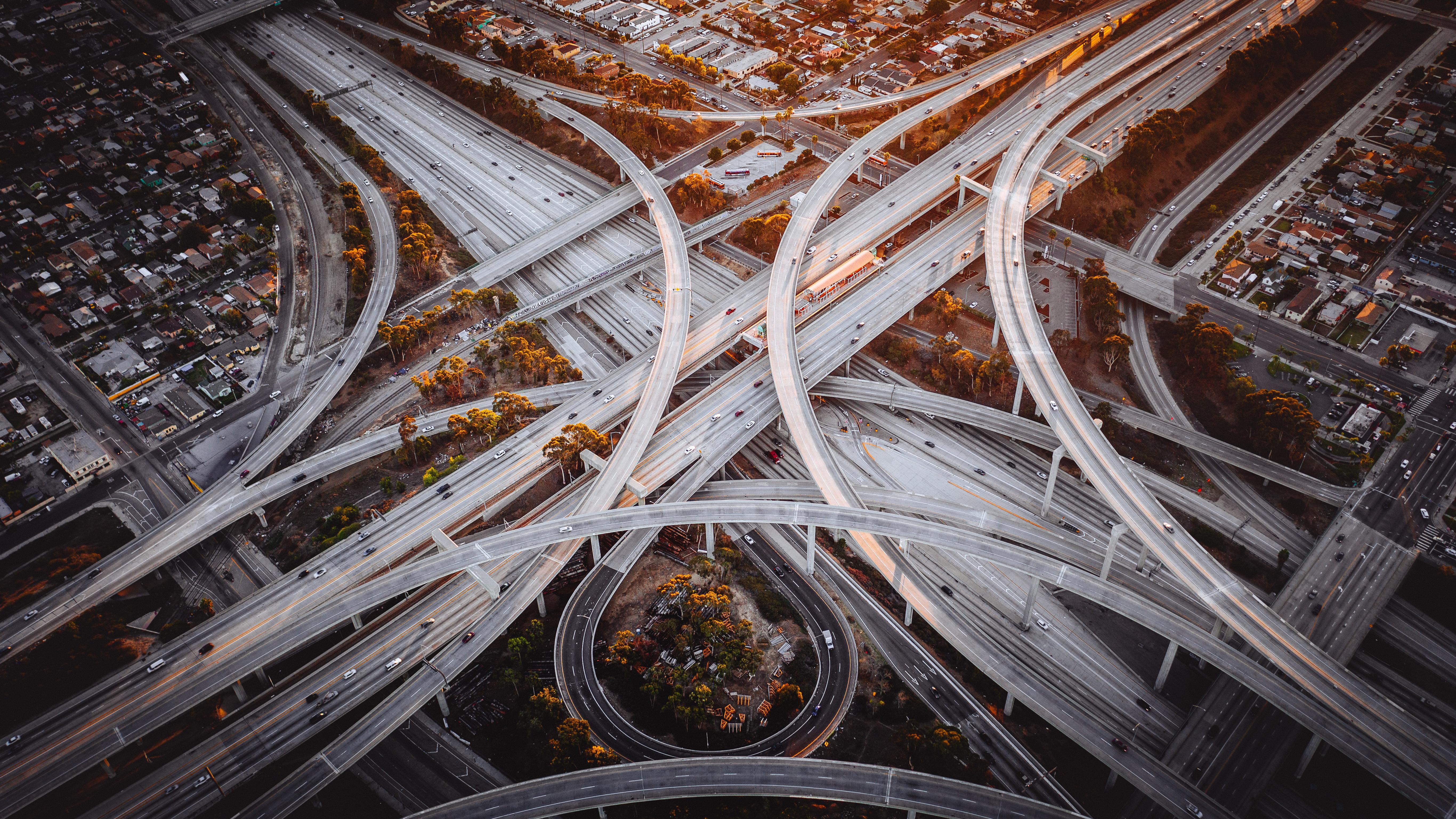 [3840 x 2160] Busy Road