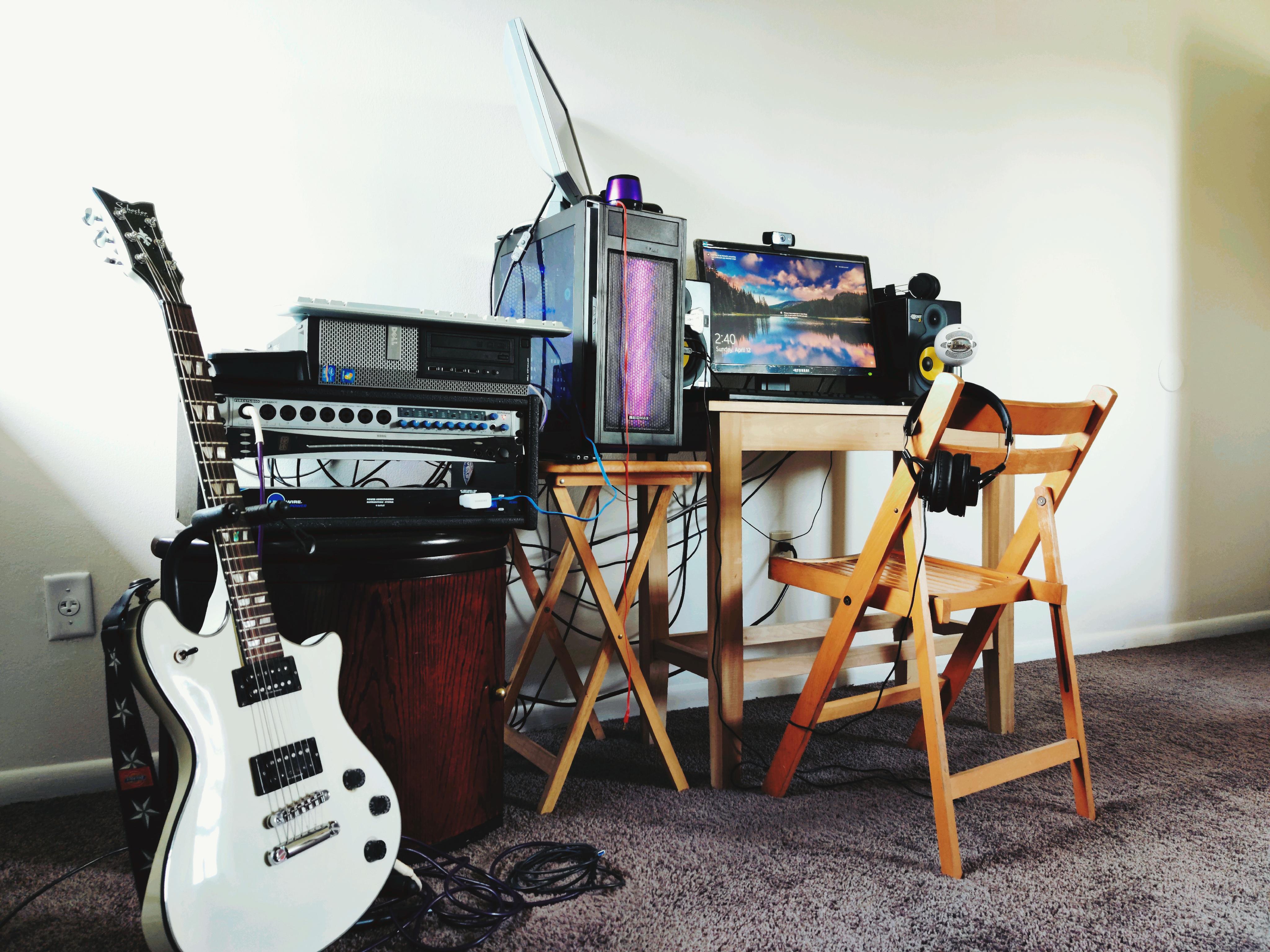 I have too much stuff with not enough furniture r/battlestations