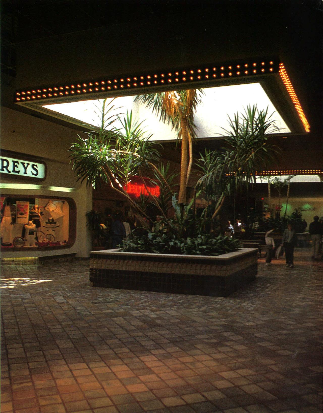 Town center mall in Boca Raton, Florida. Built in 1980 r/80sdesign