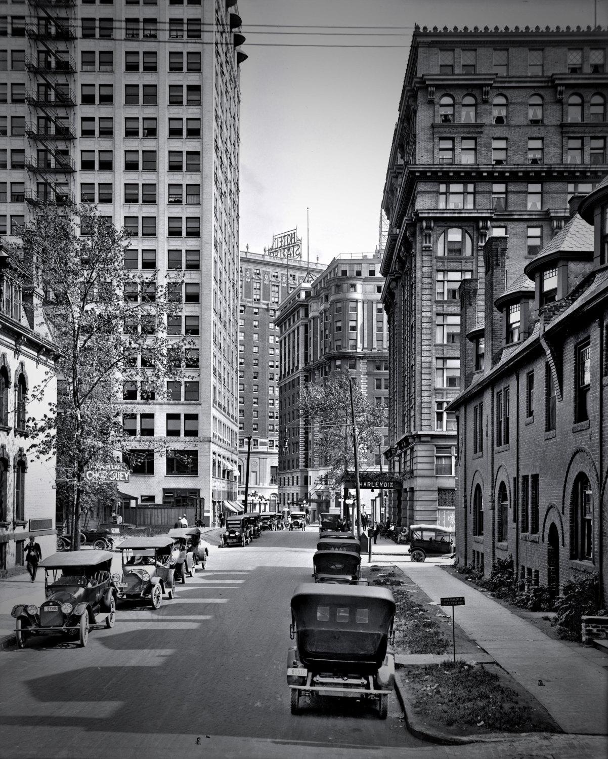 Park Avenue looking south from West Columbia Street, 1916 r/Detroit