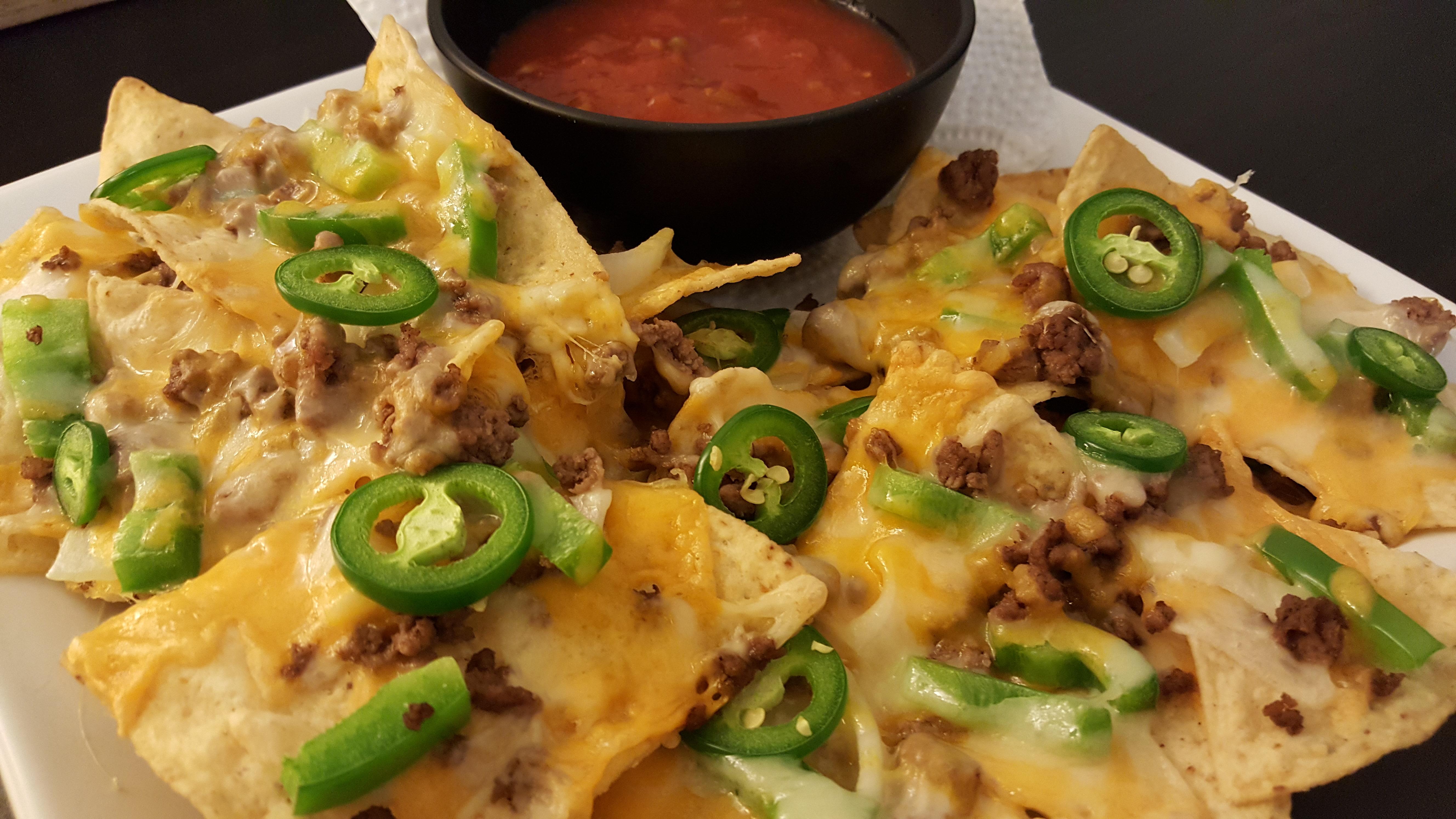 Beef Nachos with Jalapenos, green pepper and onion [Homemade] r/food