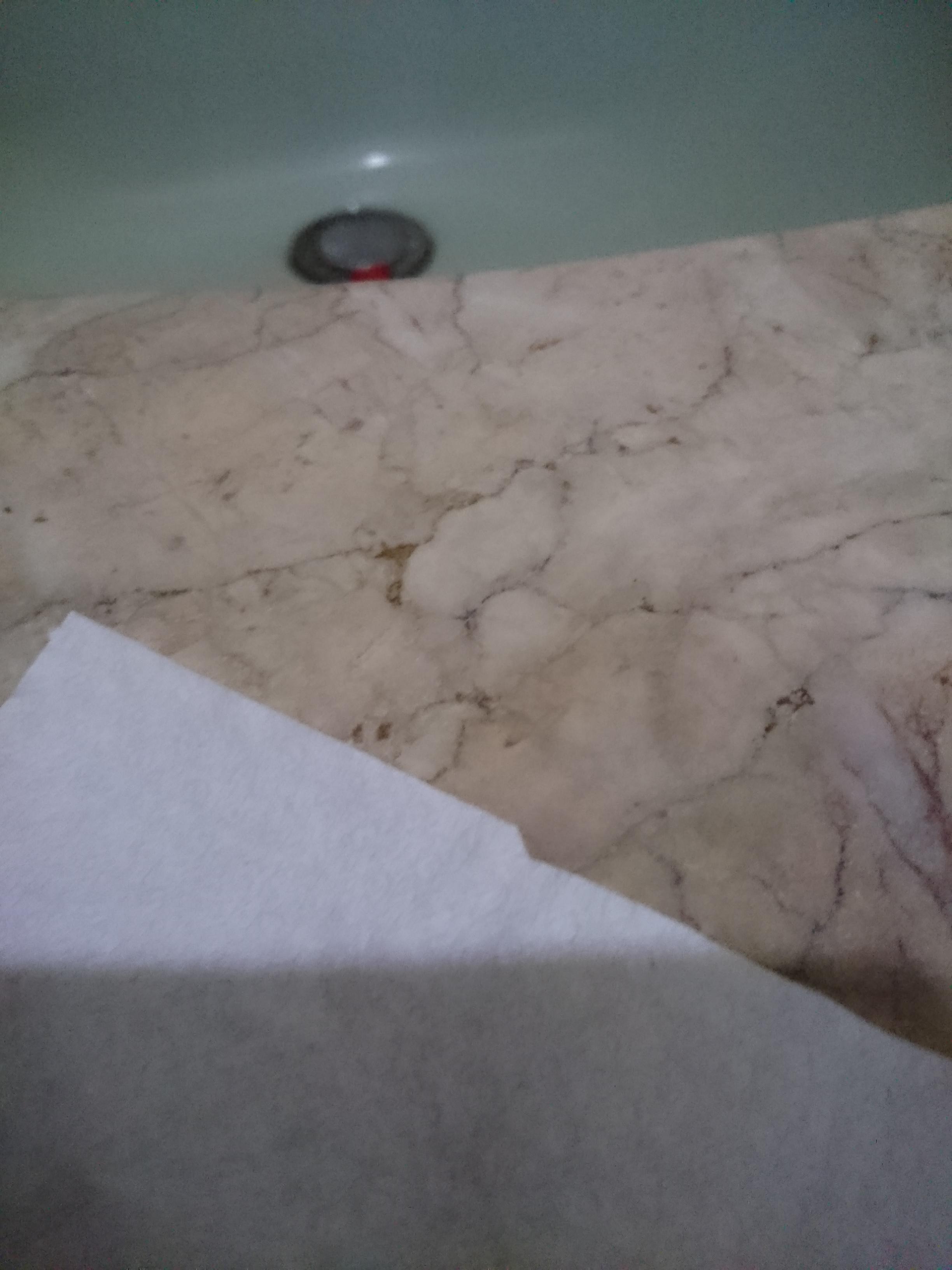 This One Piece of Toilet Paper's Side is Uneven r/mildlyinteresting