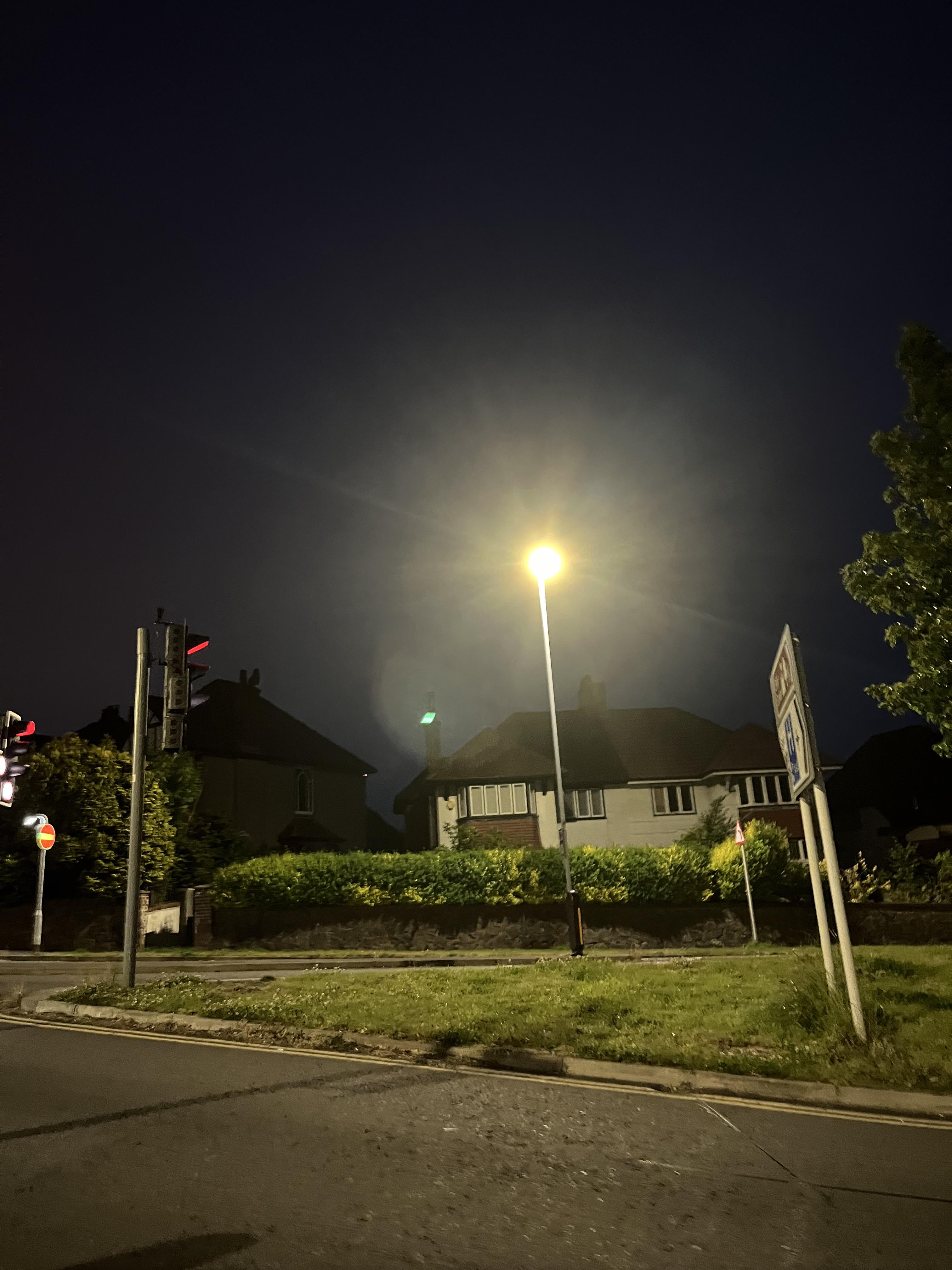 Why does the light look so blurry r/iPhone13