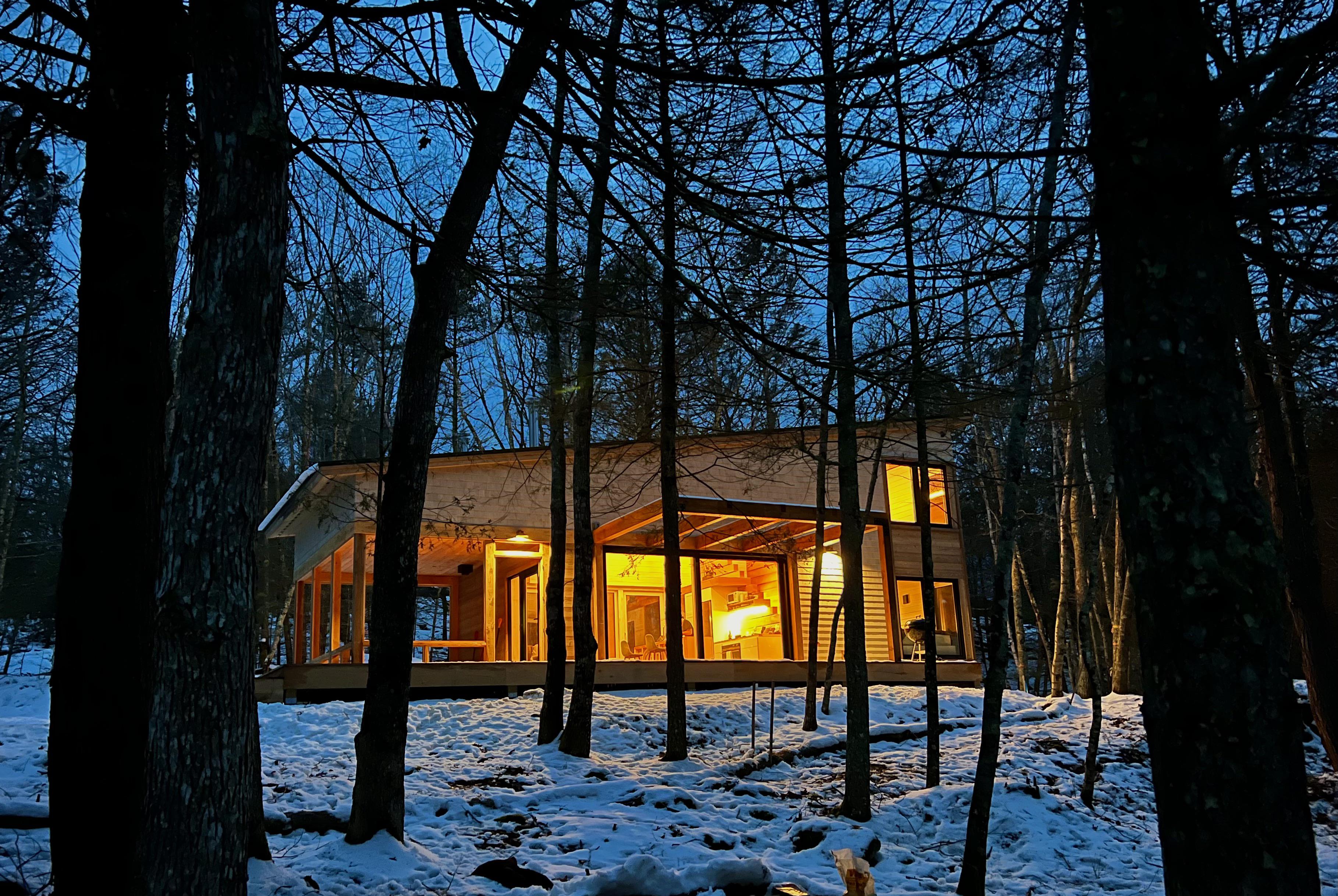 Our cozy Maine cottage on the water r/CabinPorn