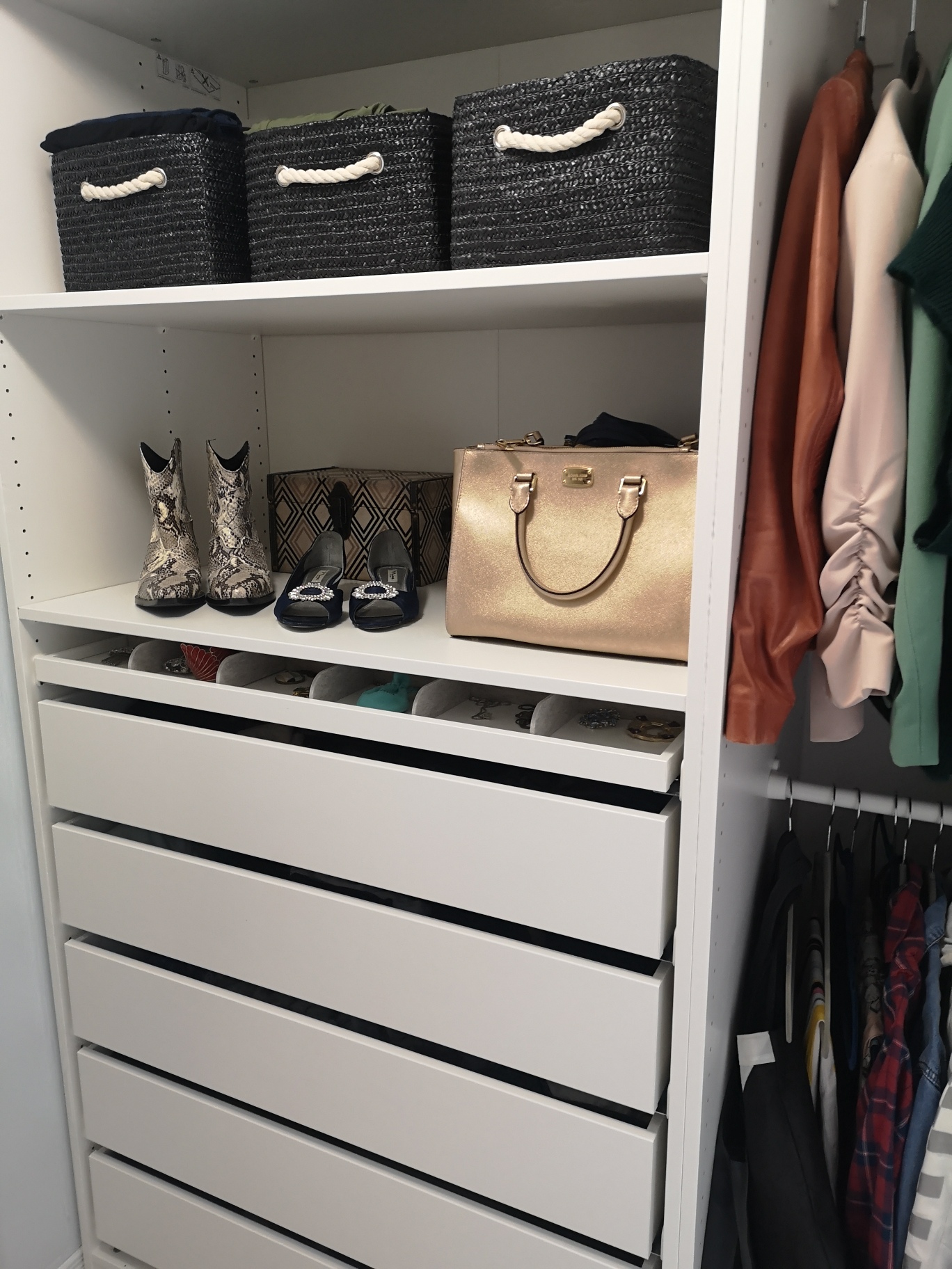 New closet, who dis?! I've never been able to keep my room clean on a