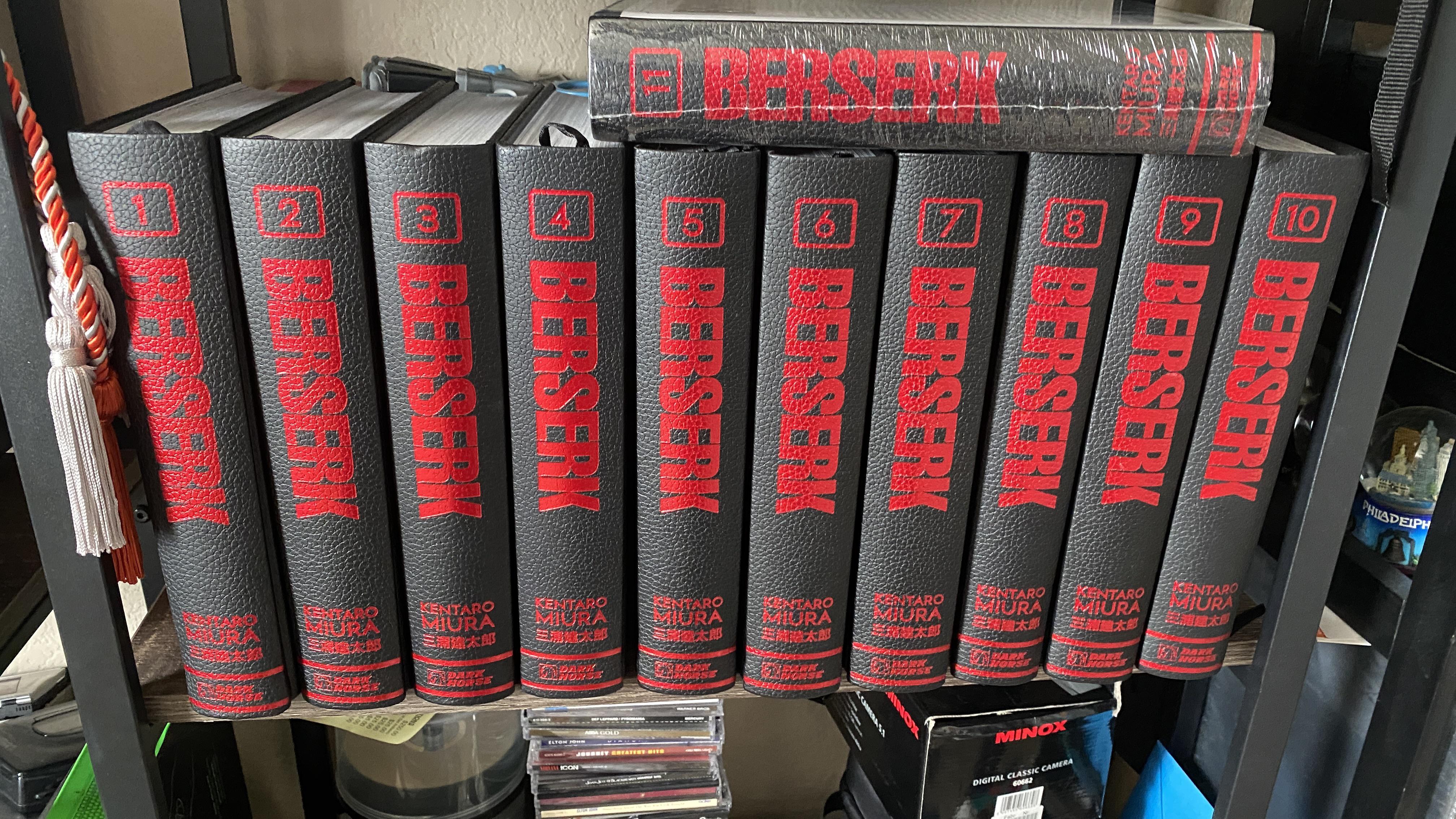 Anyone else have the full Berserk Manga set? Original or Deluxe? Just