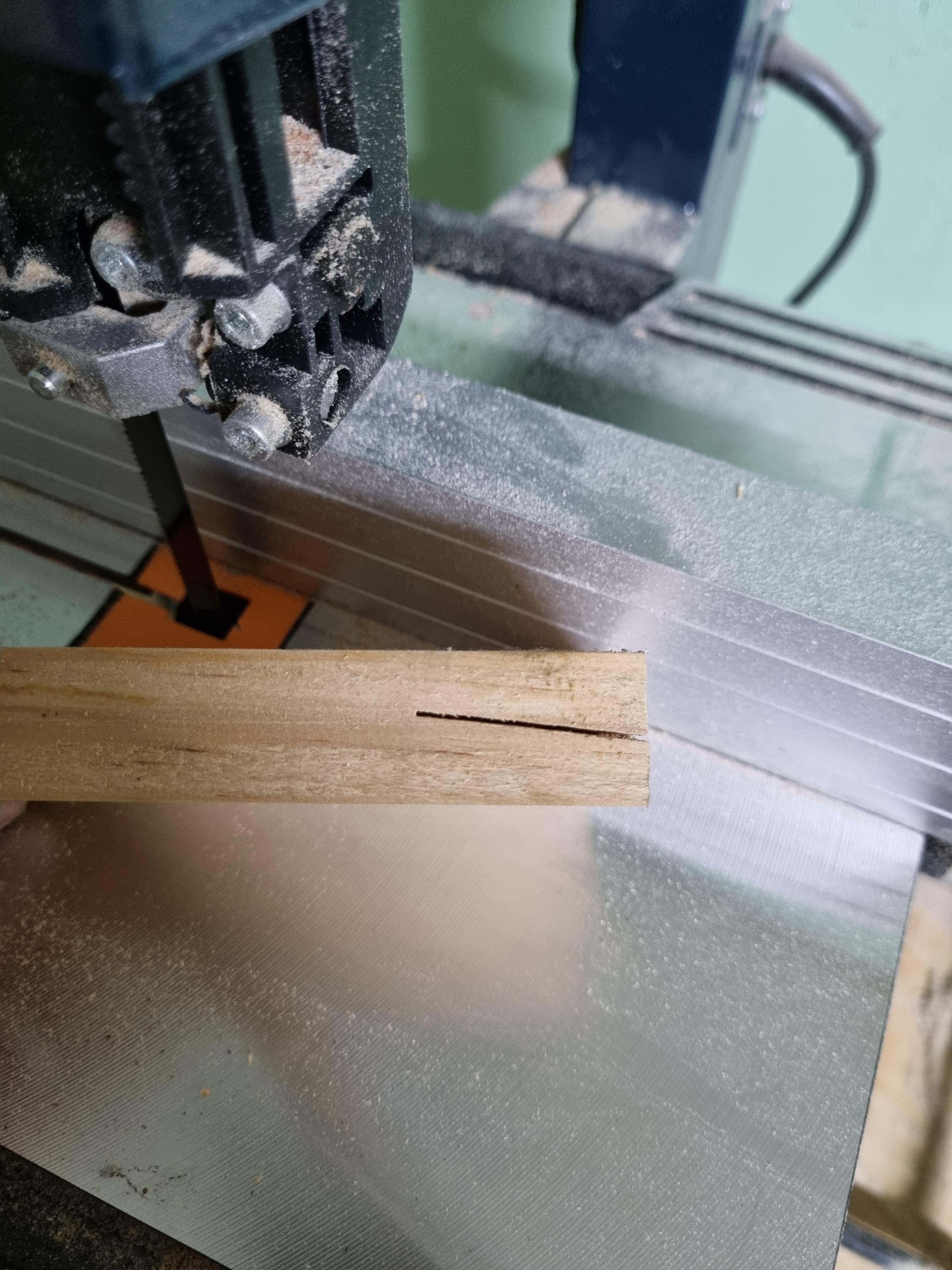 Why Is My Bandsaw Not Cutting Straight? The Habit of Woodworking