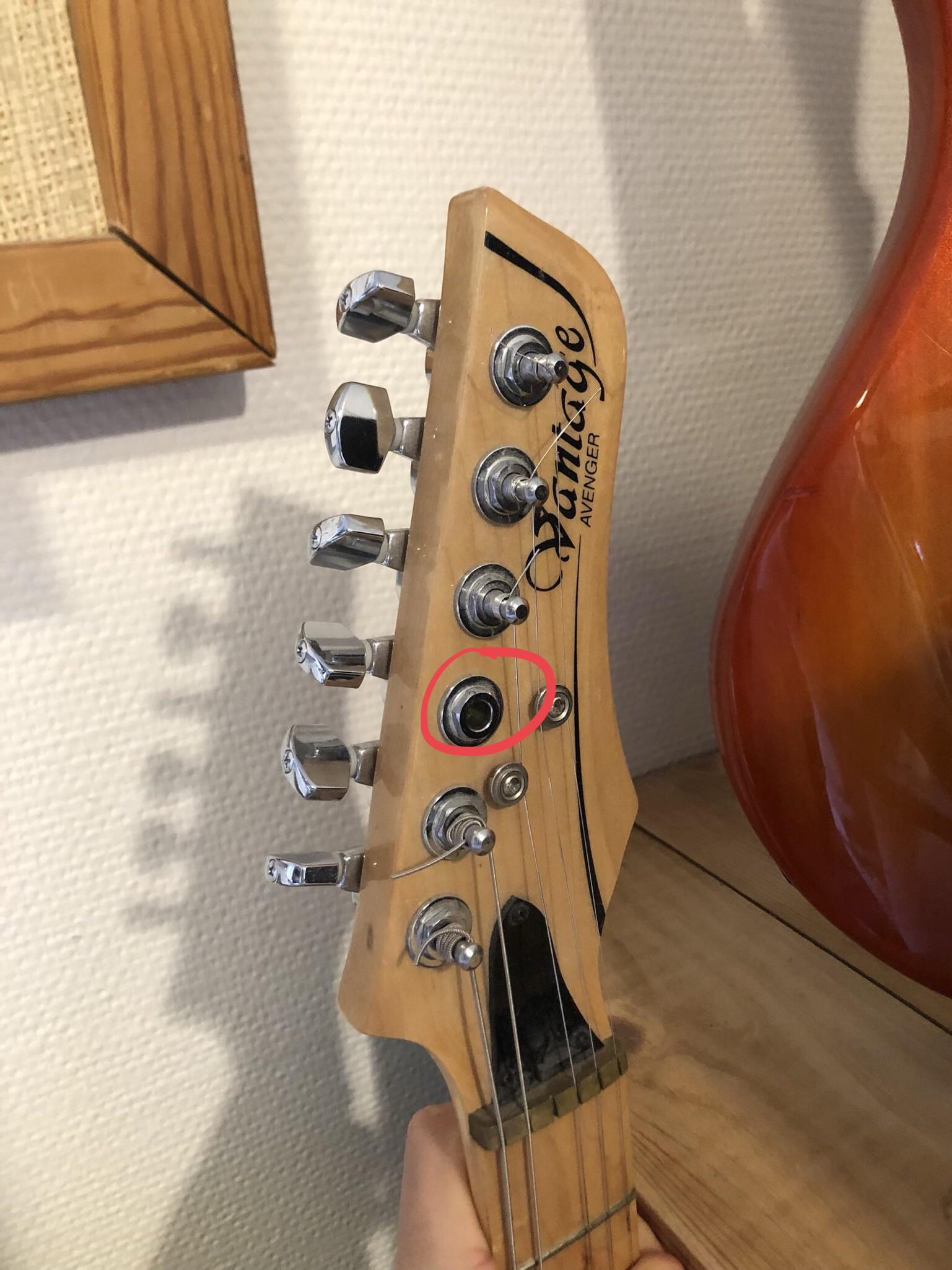 What is that little part/knob there called? I managed to loose it