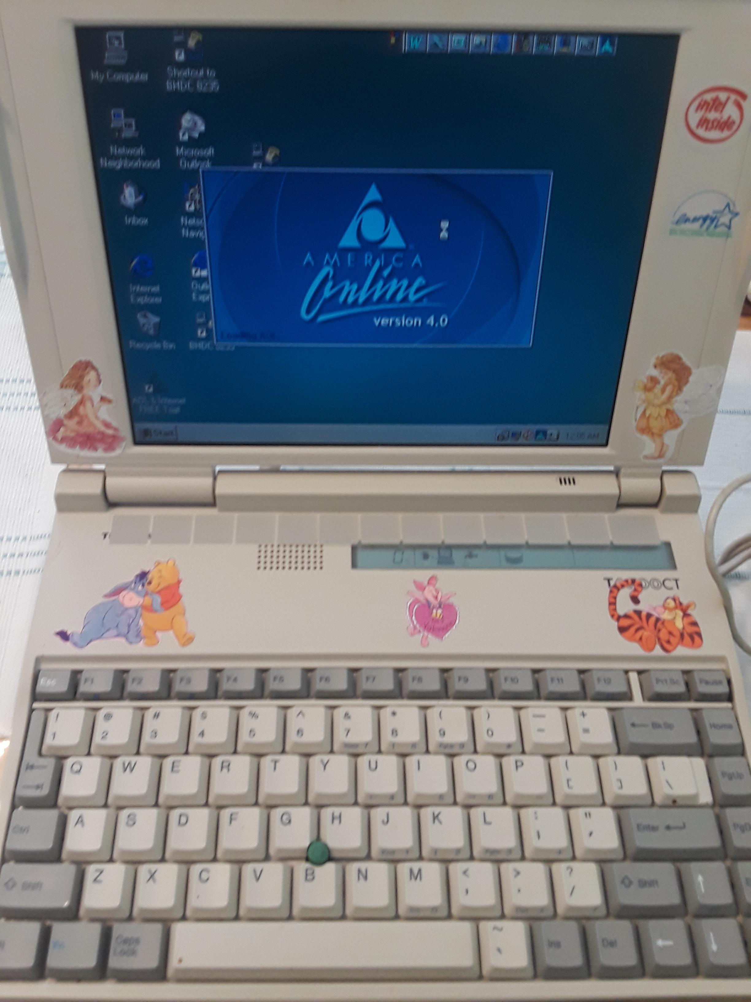 Old laptop running Windows 95 r/nostalgia