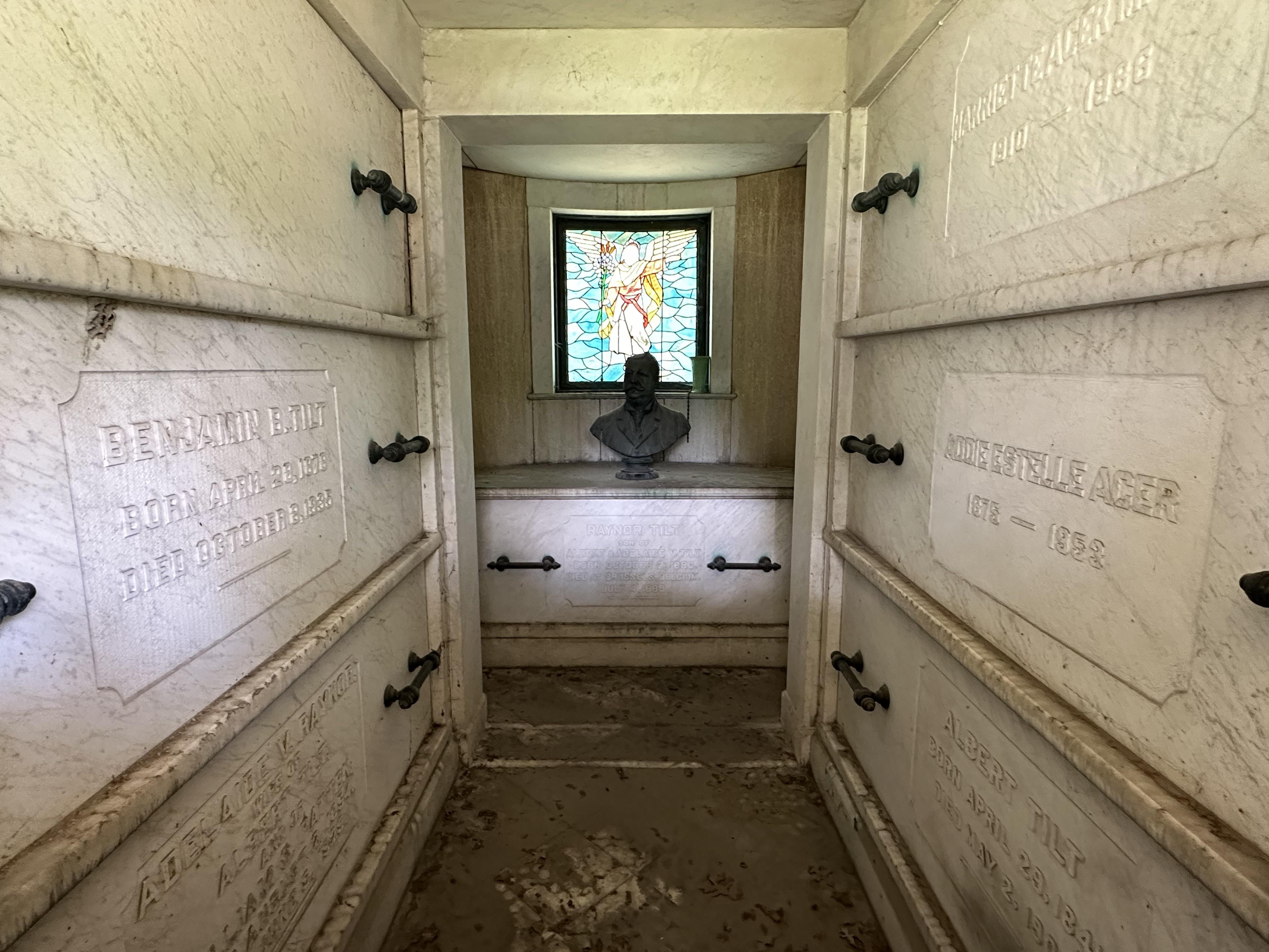Inside the Tilt family Mausoleum, Woodlawn, Bronx, NY. r/CemeteryPorn