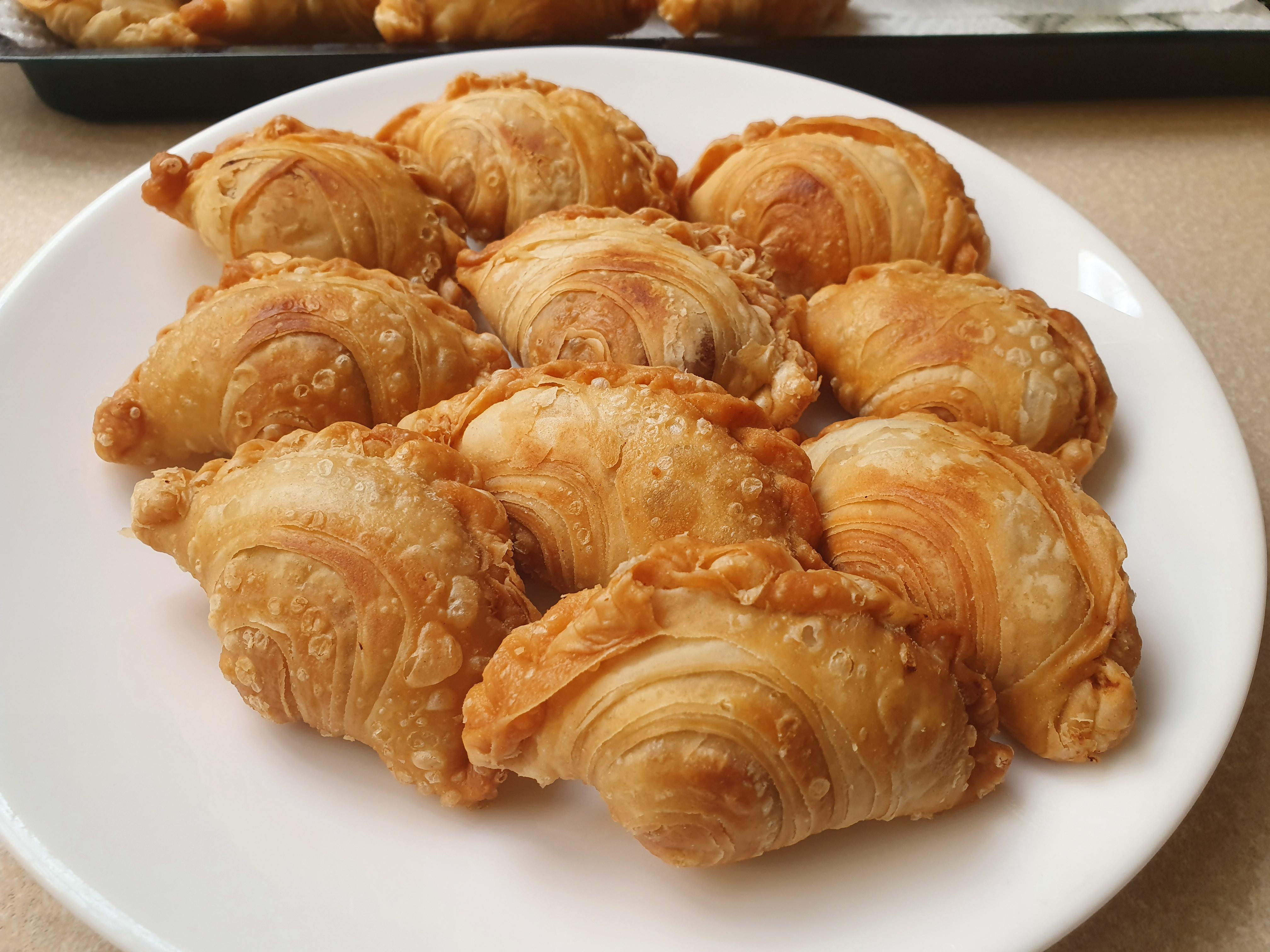 [Homemade] curry puffs with chicken and potato filling. r/food