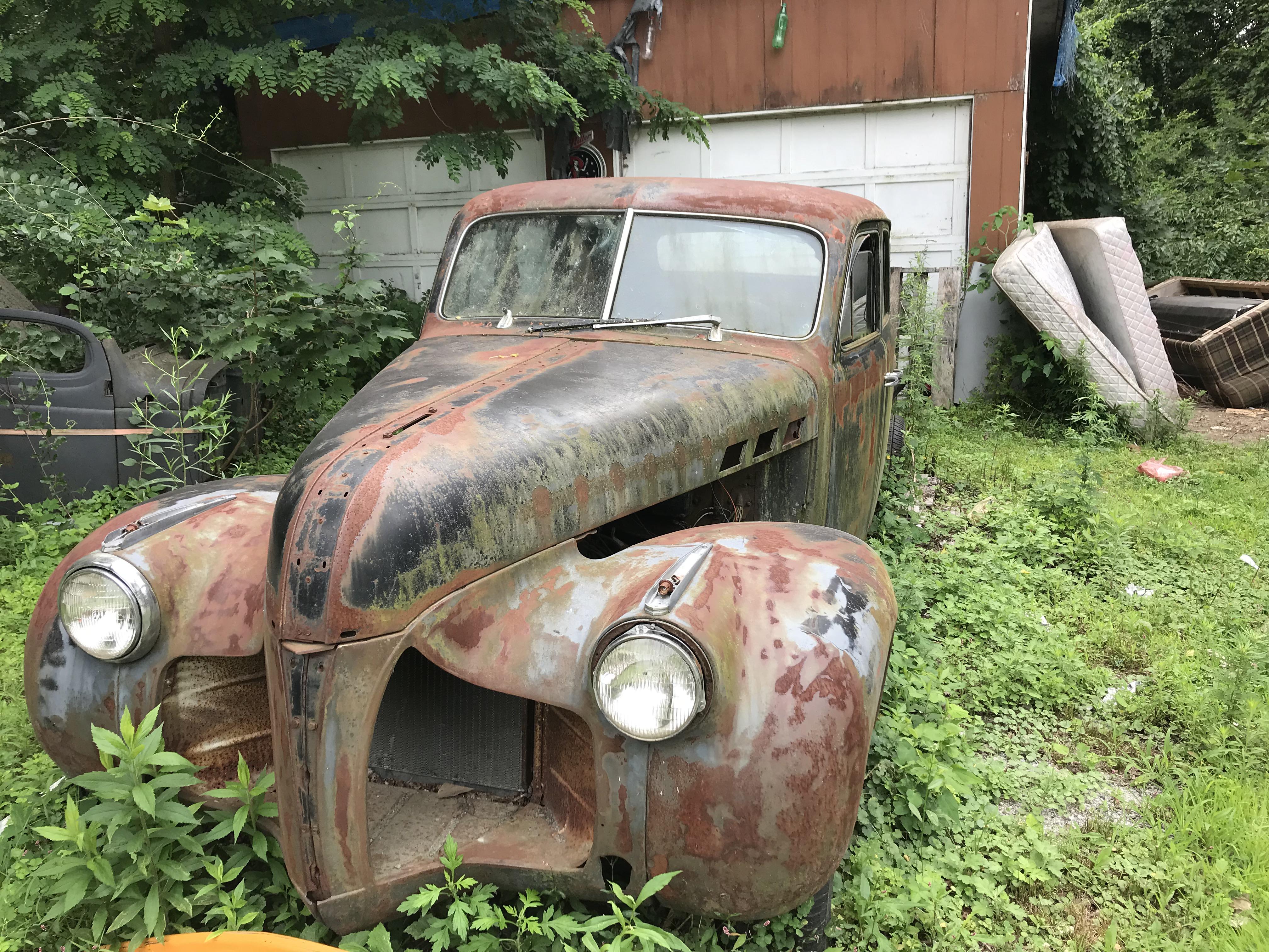 This old car in Deep River, CT r/AbandonedPorn