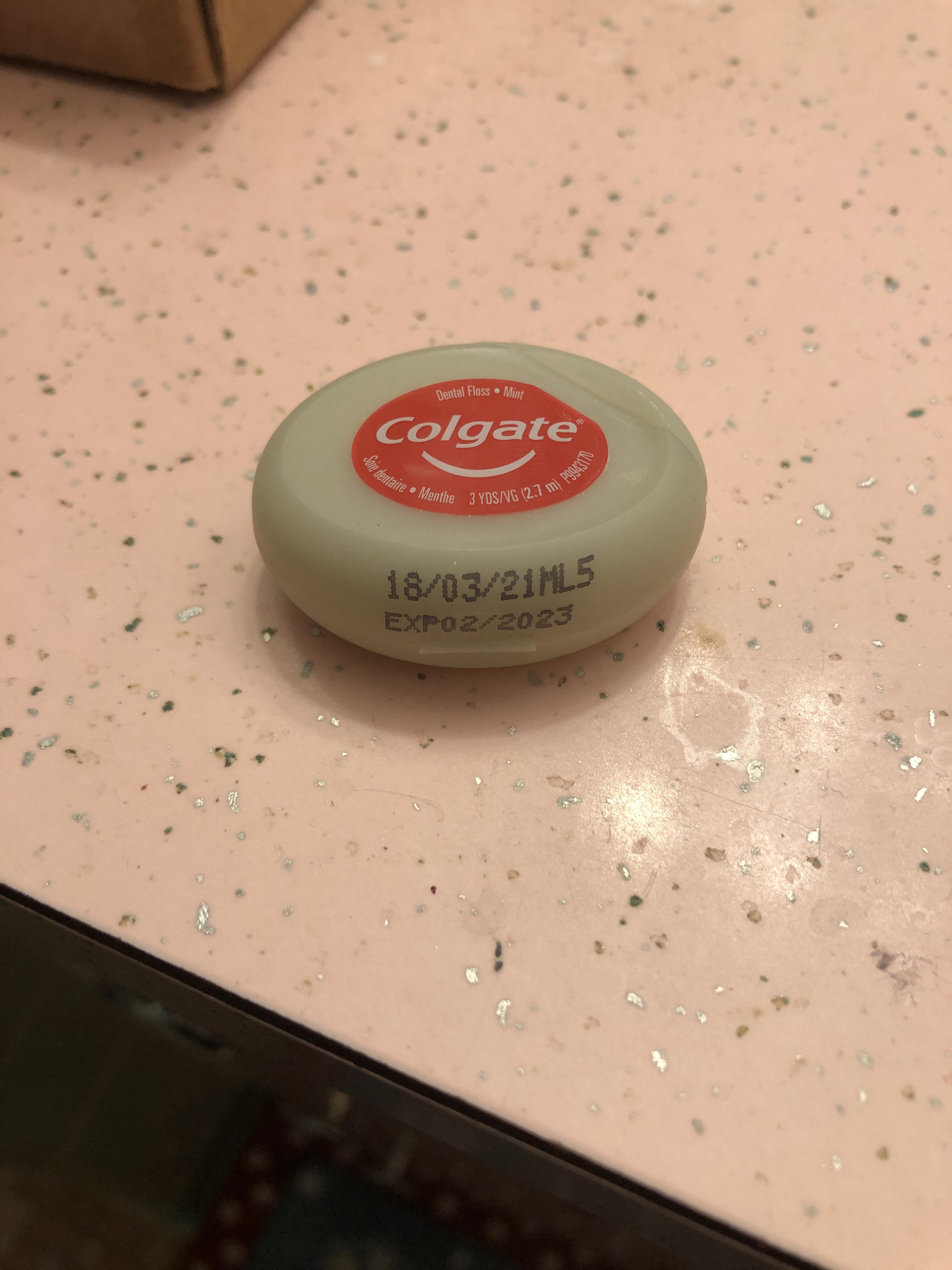 Dental Floss has an expiration date. r/mildlyinteresting