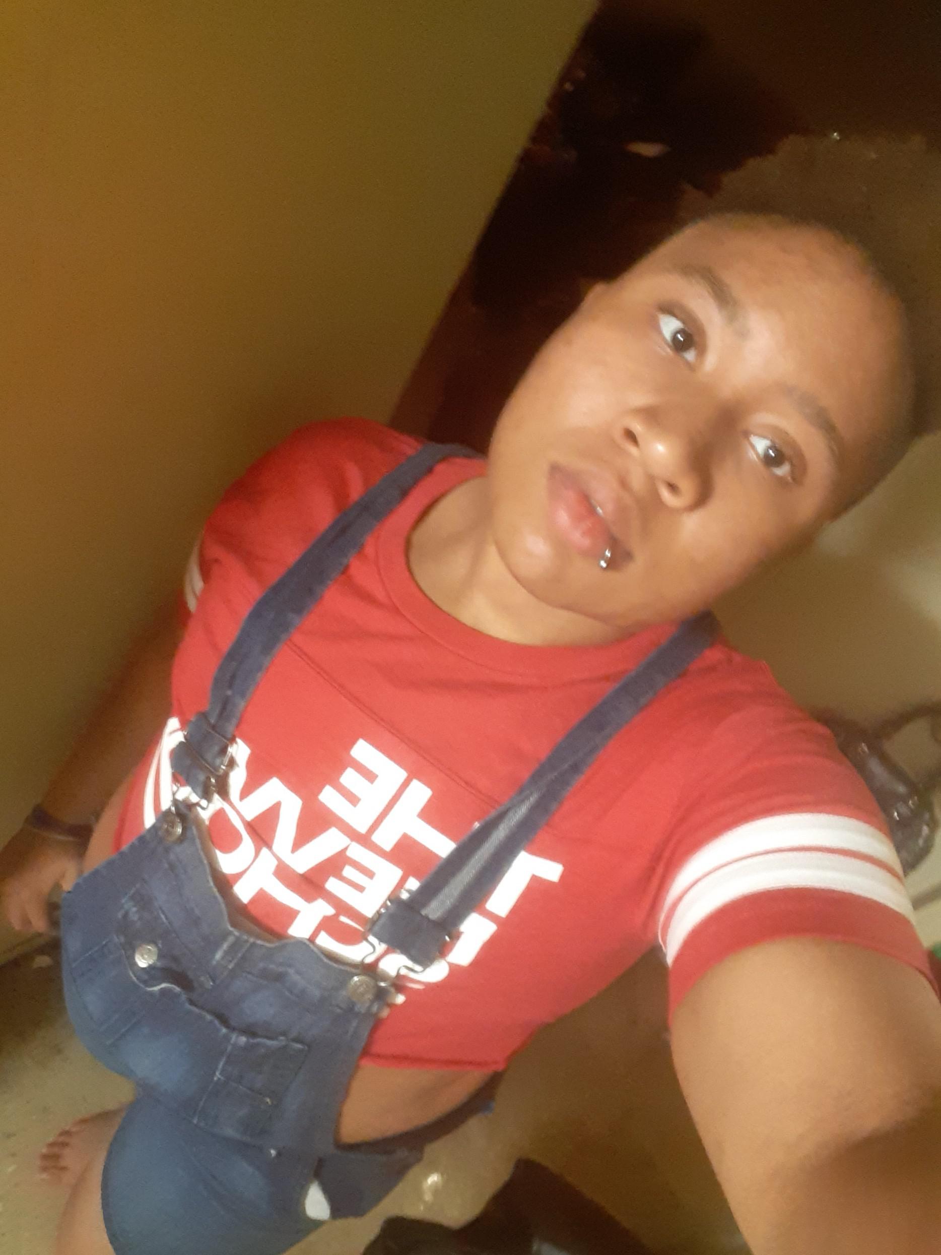 Fat boys in crop tops 2020 r/FTMfemininity