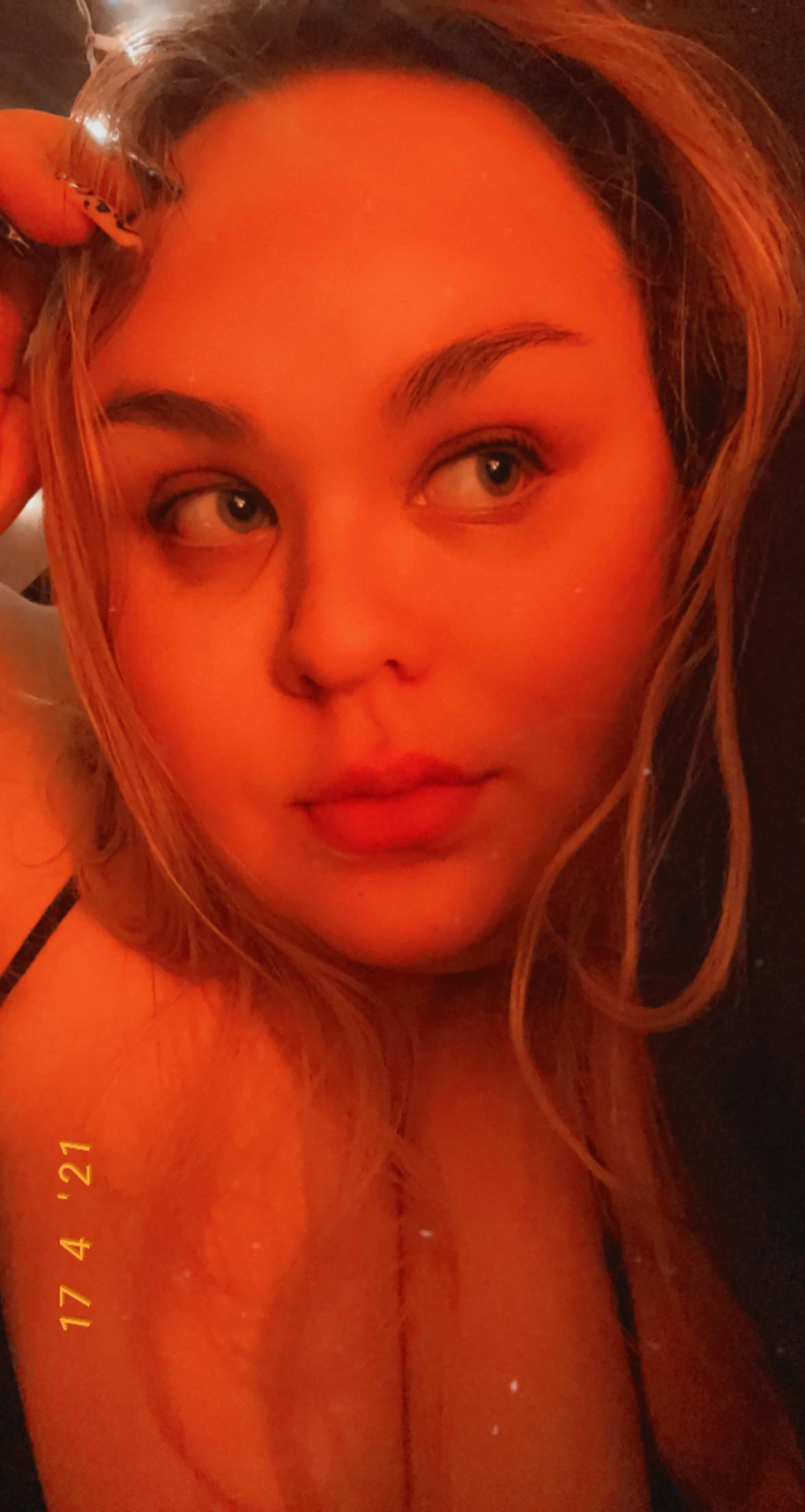 Upvote if you like a chubby face? 🥺💗 feeling self conscious about it